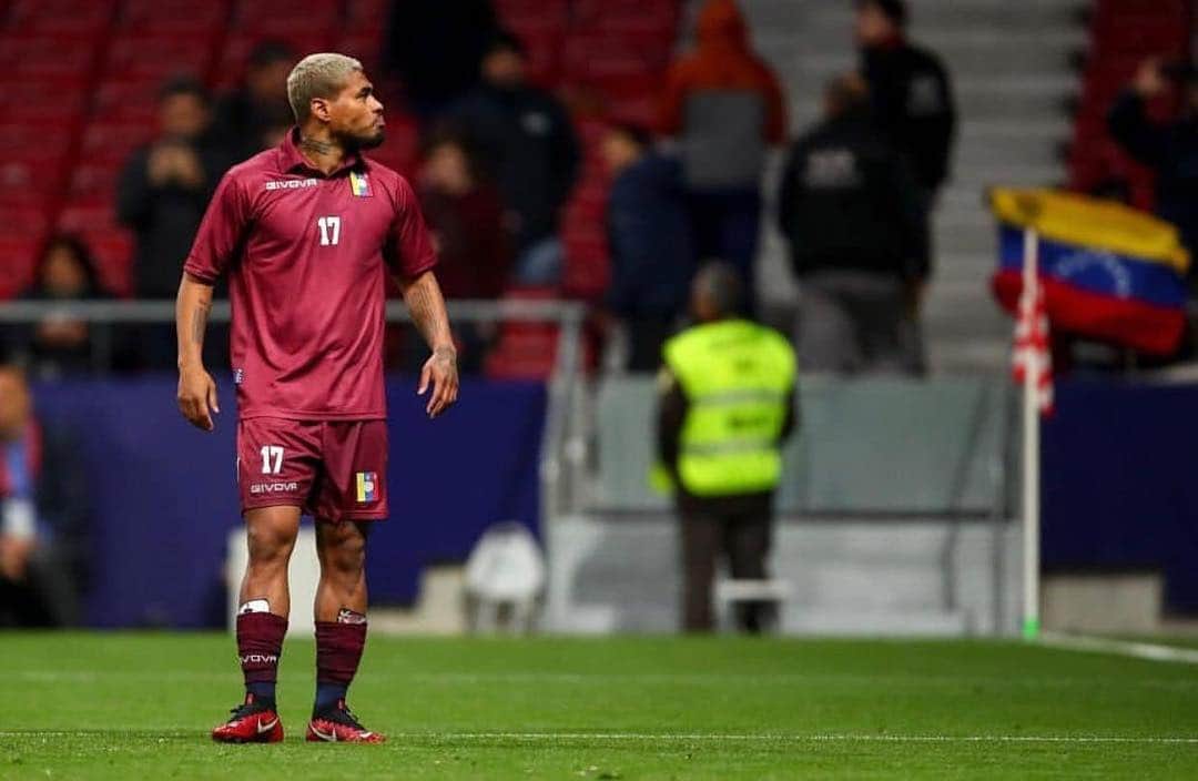 ホセフ・マルティネスのインスタグラム：「Todos somos Vinotinto, todos somos Venezuela 🇻🇪」