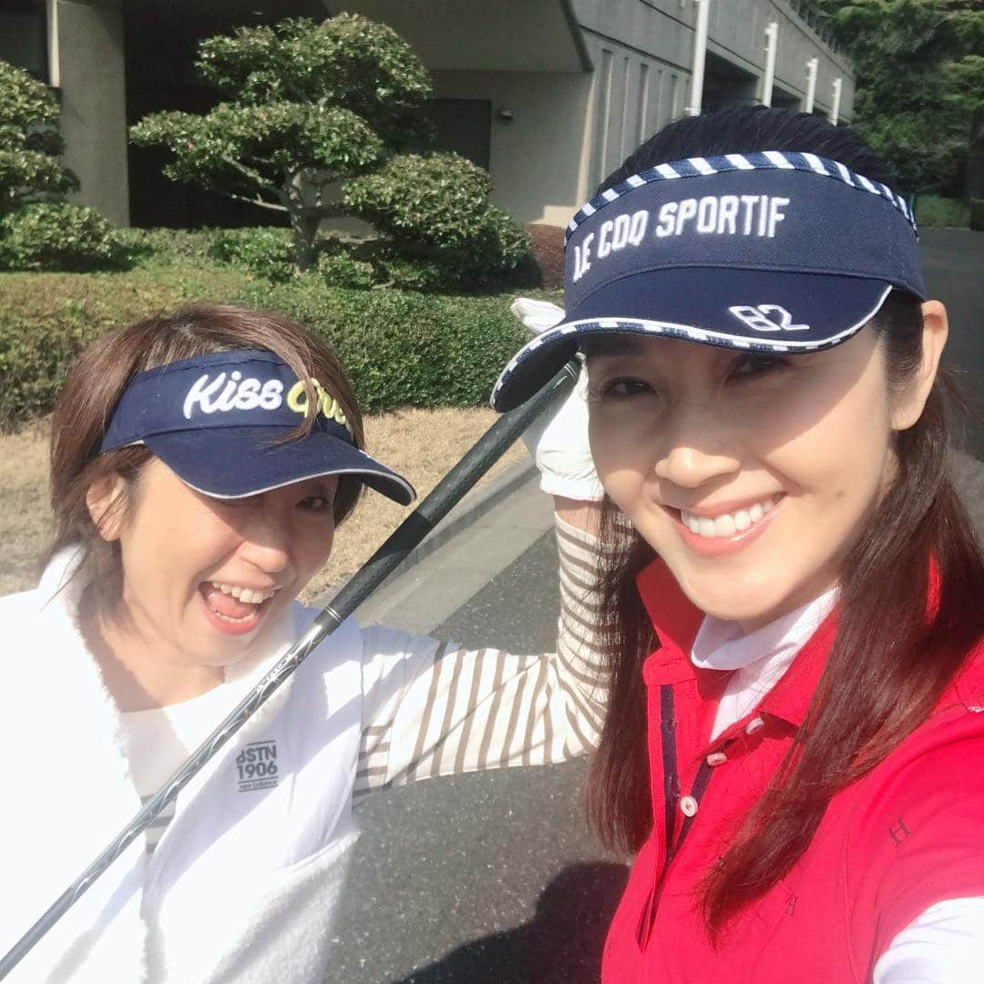 芦田桂子さんのインスタグラム写真 - (芦田桂子Instagram)「17年ぶりに⛳️ゴルフ再開デビューの @youkphoto とパチリ📷✨ 一緒の組みではなかったけど記念すべきスタートのティショットは立ち会えました📷✨ ✴︎ スコアは午前⚪️49とまずまずでしたが午後から花粉症が酷くて⛳️集中できずボロボロ、、、涙 次回は花粉症対策バッチリで挑みます🏌️‍♀️ 皆さまお疲れさまでした❣️ ✴︎ #ゴルフ #ゴルフ女子 #golf #再デビューがお天気に恵まれて良かった #花粉症対策必須 #日焼け対策バッチリ  #お疲れさまでした」3月23日 8時25分 - keiko_ashida