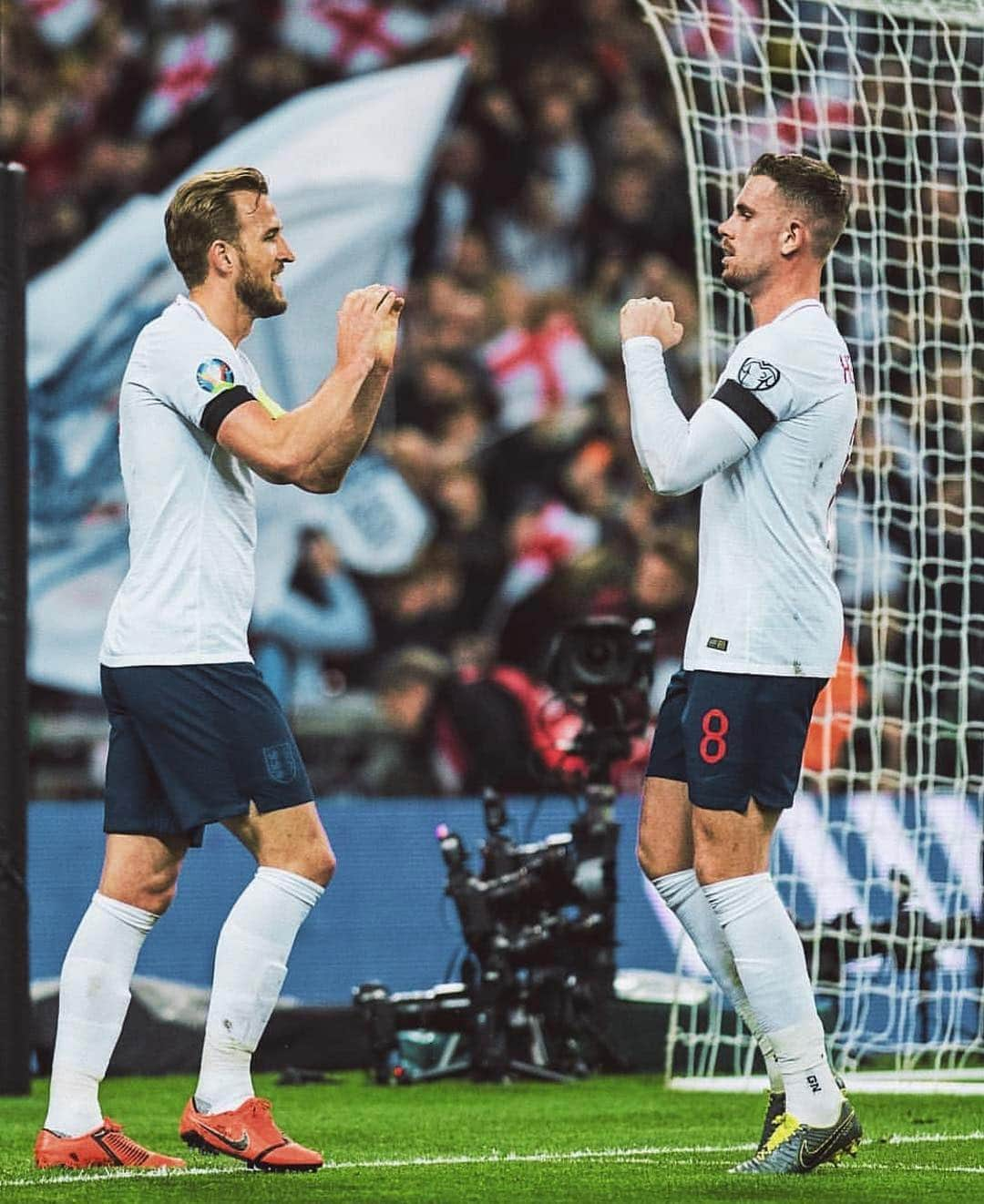 ジョーダン・ヘンダーソンさんのインスタグラム写真 - (ジョーダン・ヘンダーソンInstagram)「Great performance from the lads, good start to the @euro2020 campaign. Thanks for all your support tonight. #threelions」3月23日 8時34分 - jhenderson