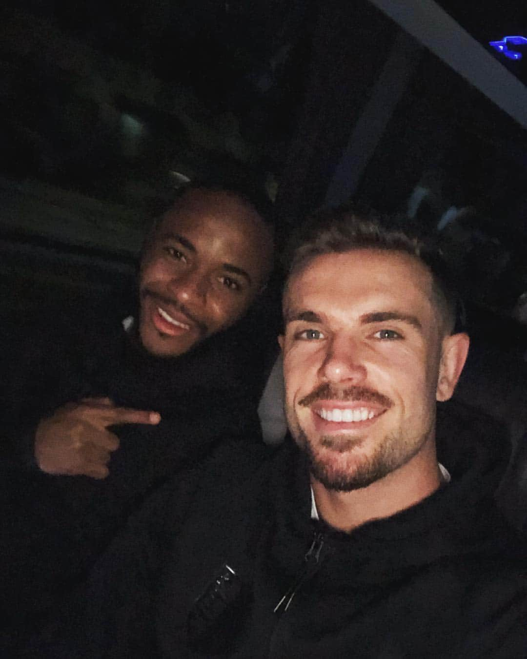 ジョーダン・ヘンダーソンさんのインスタグラム写真 - (ジョーダン・ヘンダーソンInstagram)「Selfie with the hat trick hero. What a player and more importantly what a great person!! @sterling7 🔥」3月23日 8時39分 - jhenderson