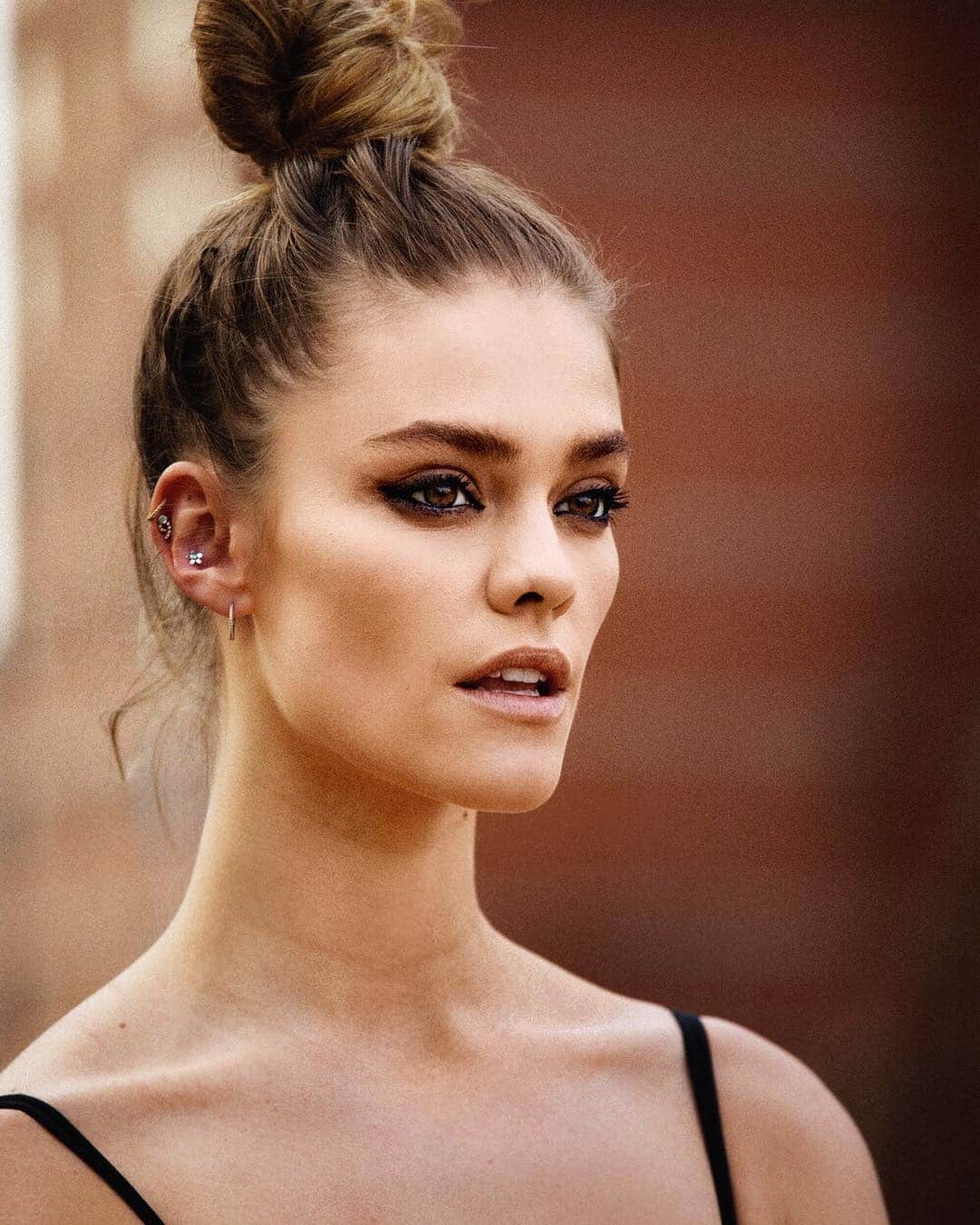 ニーナ・アグダルのインスタグラム：「The look of longing for something more.. or dinner. Probably dinner.」