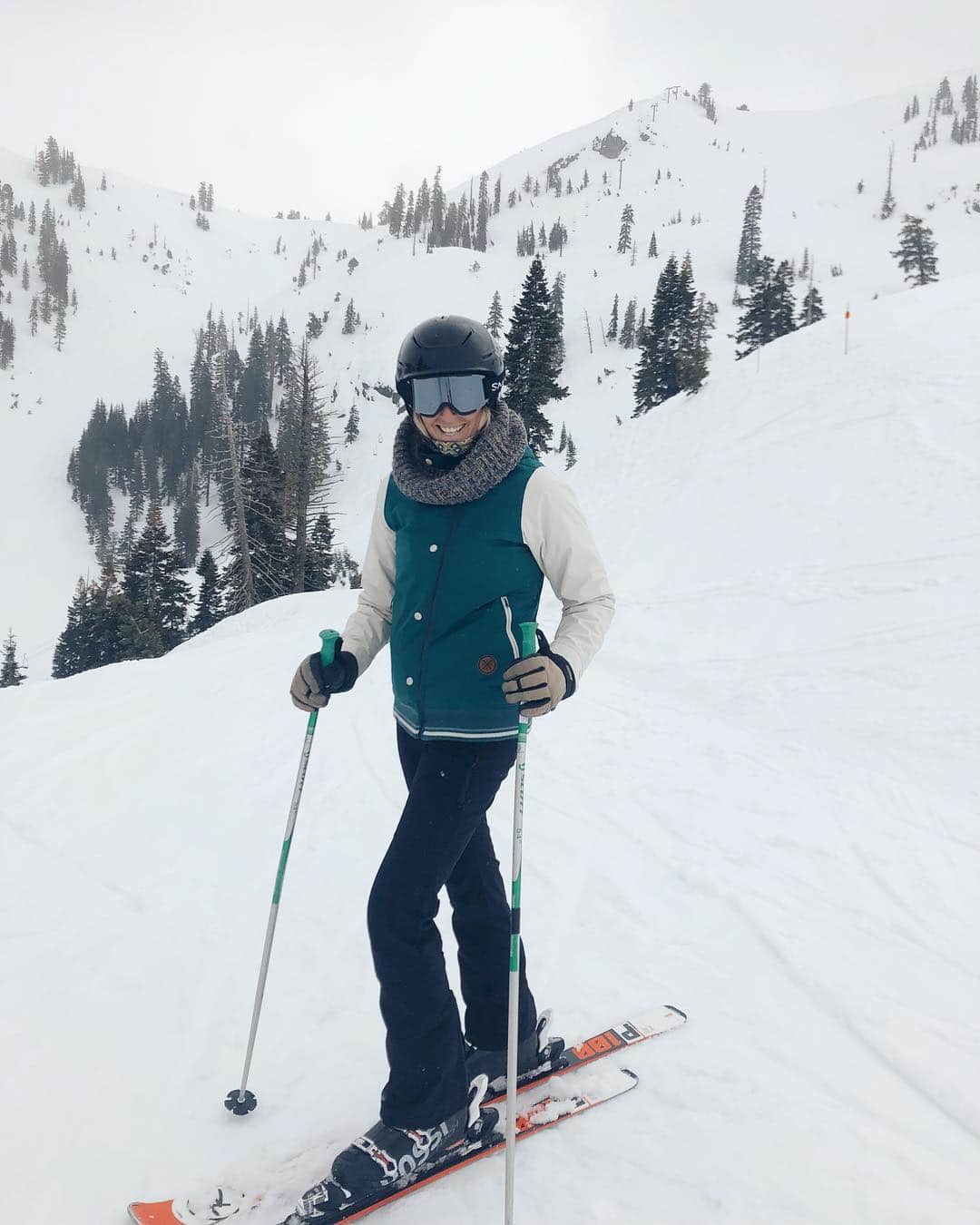 キャロライン・クラークのインスタグラム：「⛷🍌❄️」