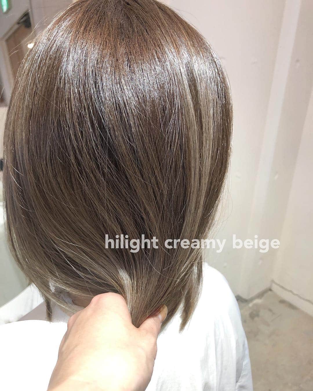 diptyMOILA diptyMOILA さんのインスタグラム写真 - (diptyMOILA diptyMOILA Instagram)「. hilight creamy beige♡ . メンテナンスcolor+キラスイ ¥7560 . メンテナンスcolor+キラスイ+ミネコラtreatment ¥18360 . •@diptymoila でcolorされて30日以内にご来店のお客様限定♡ •ノンダメージサロンだからできるケアcolorでダメージレス♡ •キラスイ継続で艶髪&キレイなcolorが持続♡ •通常color価格が半額♡ . お電話.DM.TOPURLにてご予約お待ちしてます♡ . stylist momoda sayaka . #ミネコラトリートメント#ツヤ髪#美髪#美髪サロン#diptymoila#ディプティモイラ#美容室#大阪#心斎橋#南船場#カラー#ノンダメージサロン#キラスイ#ミネコラ#外ハネボブ #グラムール美容専門学校 #外国人風ハイライトカラー #煌水#アッシュグレイ#女性スタイリスト#美容学生#アシスタント募集 #スタイリスト募集 #リクルート#エレクトロン #ルトーア東亜美容専門学校 #関西美容専門学校」3月23日 8時49分 - diptymoila917