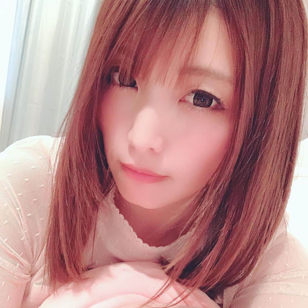 新村あかりのインスタグラム：「明日は私が所属してるバンド たちまち。のライブします！ 私はベースします笑 https://www.av-event.jp/user_data/evelt/detail.php?event_id=18971  ライブのあとに打ち上げもあるので是非来てください〜❤️❤️❤️ #av女優  #バンド #bass」