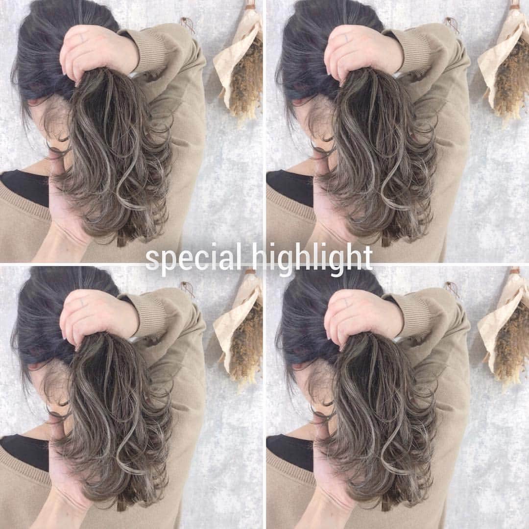 【高砂・美容師】平岡歩 ヘアアレンジ hairarrangeさんのインスタグラム写真 - (【高砂・美容師】平岡歩 ヘアアレンジ hairarrangeInstagram)「スペシャルハイライト🤙 この柔らかい雰囲気とカジュアルなハイライトでくくっても可愛いお洒落な髪になれますよー🙆‍♀️✨よきまる🙆‍♀️ちょあまる🙆‍♀️ ・ 【ご予約方法】 ご予約時にLINE @にて ・料金の事前提示 ・所要時間の事前提示 ・このカラーはどのメニュー選べばいい？ などお気軽にご相談下さい🙇‍♂️ ご予約はこちらのLINEからお願いします♪ LINE ID 【@ekm1861m】 LINEのID検索より検索してください 最初の＠マークを忘れずに入れてください。 わからない場合はInstagramのDMをご利用下さい。 【Instagram限定初回料金】 カラー＋トリートメント  10800→8500 カット＋カラー＋トリートメント13300→10500 ダブルカラー＋トリートメント16800→13500 カット＋ダブルカラー＋トリートメント19300→15500 スペシャルハイライト＋トリートメント 15800→12500 カット＋ハイライト＋トリートメント 18300→14500  プラスメニュー ケアカラー+1000 レルミストリートメント+2000 セレクタープロファイブ+4000 ＊全て税抜き表示。 ＊その他のメニュー、インナーカラーやパーマなども初回料金があるので、お気軽にLINEにてご連絡ください♪ ・ @lala__hair  #lala__hair ・ #ハイライトカラー #ハイライト #カジュアルハイライト #アッシュカラー #アッシュグレー #アッシュベージュ #ブリーチなし#ブリーチなしカラー #アッシュ #ブルージュ  #透明感カラー #グレージュ  #姫路駅 #姫路 #高砂 #加古川 #himeji  #姫路美容院 #高砂美容院 #加古川美容院 #姫路美容院マイリー #姫路美容室miley」3月23日 8時54分 - ayumi_hiraoka
