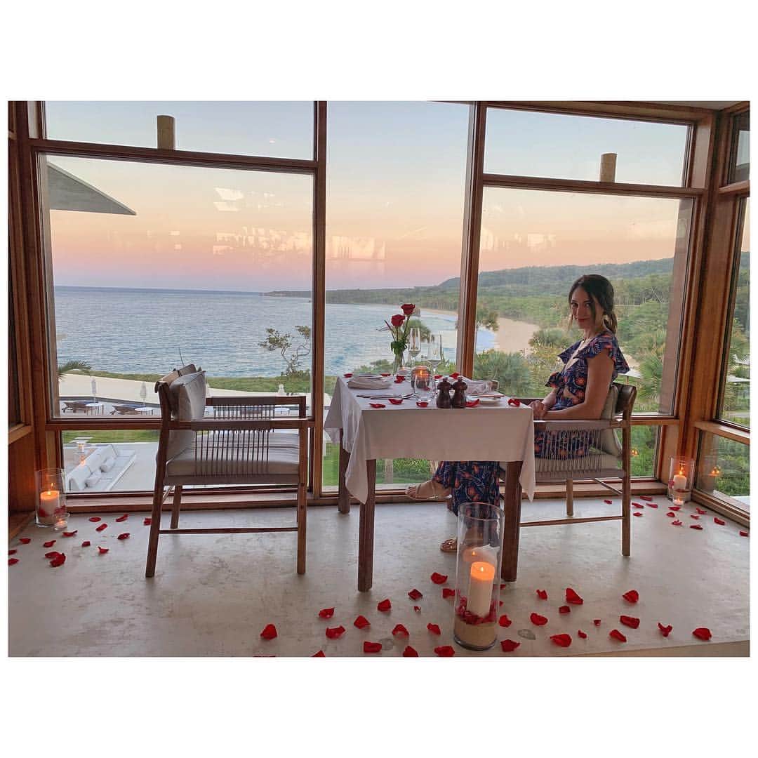 リッキー・ファウラーのインスタグラム：「Welcome to 30 @allisonstokke! I love you and I couldn’t be happier to be the one occupying the seat across from you...I’m glad we get to do life together! Happy birthday!! I win!!」