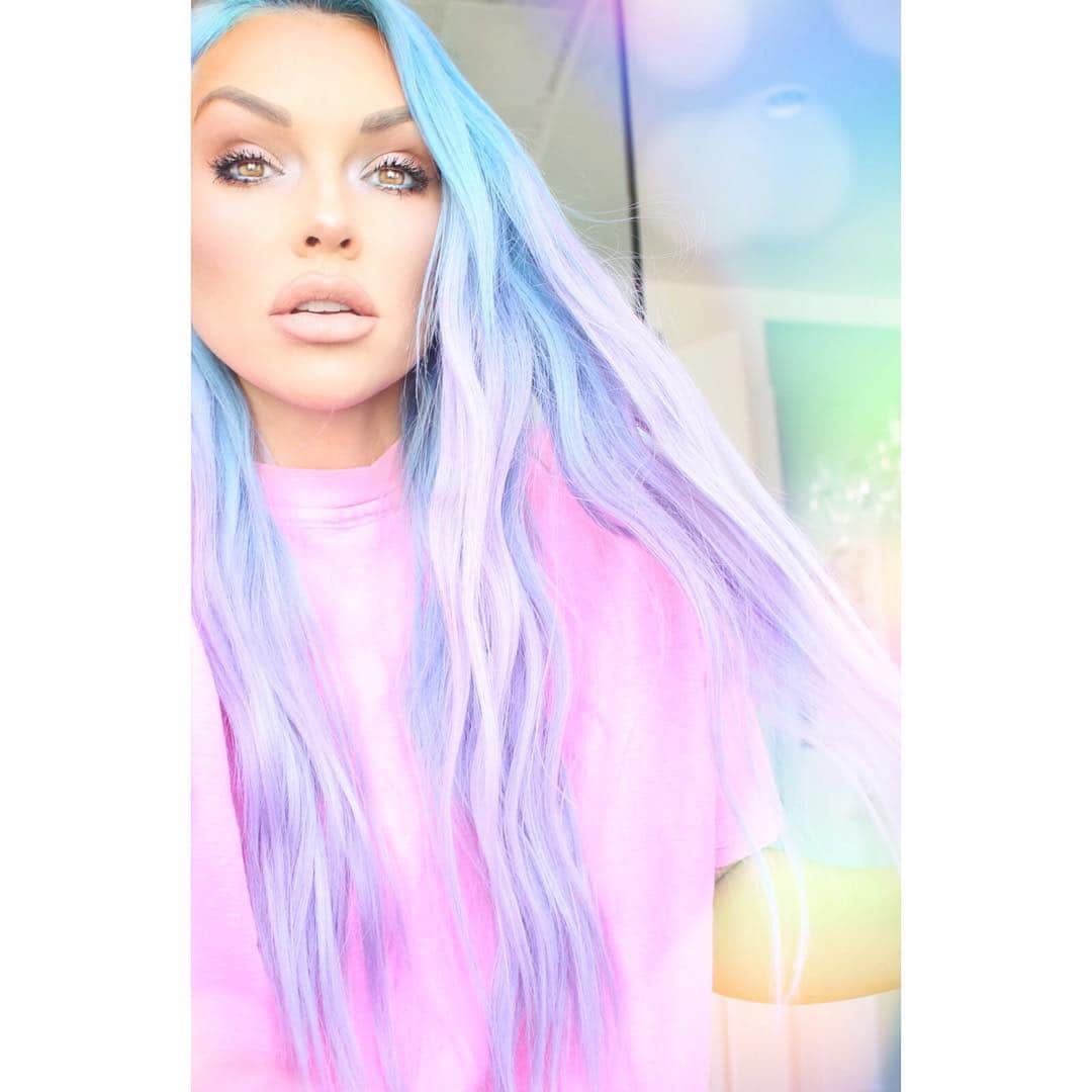 カンディー・ジョンソンさんのインスタグラム写真 - (カンディー・ジョンソンInstagram)「New hair color....who dis?!? It’s still me guys!!!!! Jus’ with some unicorn-mermaidy color! 🦄🧜‍♀️ What do we think?!? 💜💜💜💜💜💜💜💜—————————————————————- HAIR COLOR BY: @thejesjewel  with @pulpriothair color in Powder & Lilac (with some extra custom color mix-ins) HAIR EXTENSIONS: @chrisdylanhair with @bellamihair extensions  #unicorn #mermaid #beachwaves #bluehair #lavenderhair #pastel #hair #ombrehair #hairstyles 🦄」3月23日 9時12分 - kandeejohnson