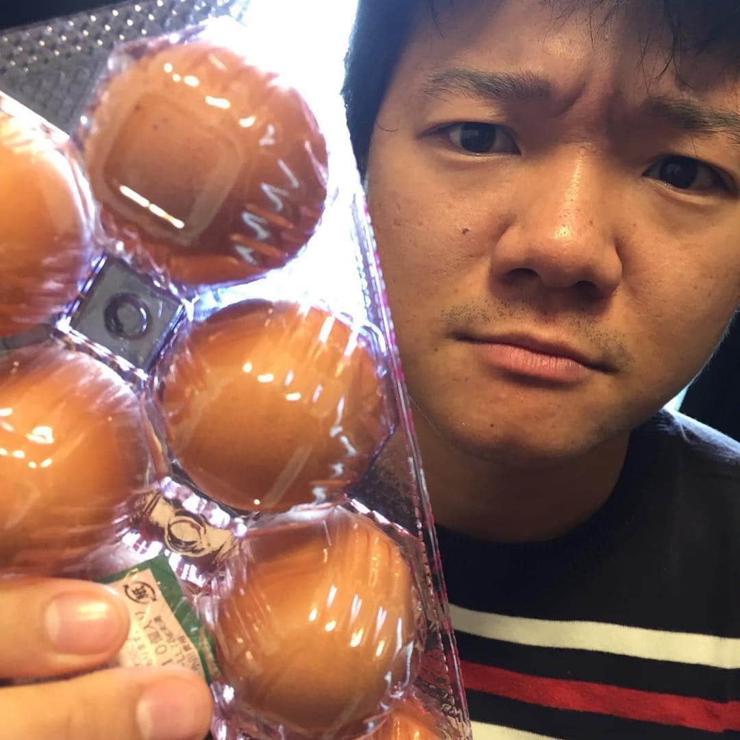 亀田大毅のインスタグラム：「日本一のたまごが届きました #こだわり家族のこだわり卵  色々試したけど普通に卵かけ御飯が最強であることがわかった。 #日本一#とゆうこたは#つまり#世界一# http://www.cera-rouge.co.jp/」
