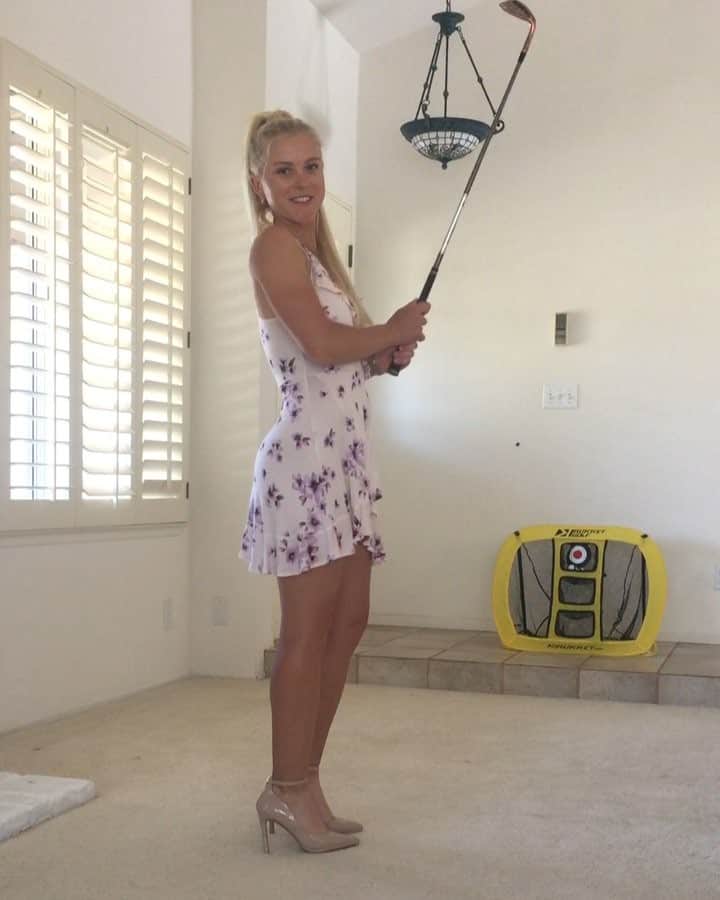アリサ・ディオミンのインスタグラム：「Practicing below the feet lies. 🌸Net from @rukket_sports link in the bio! #fridaymood」