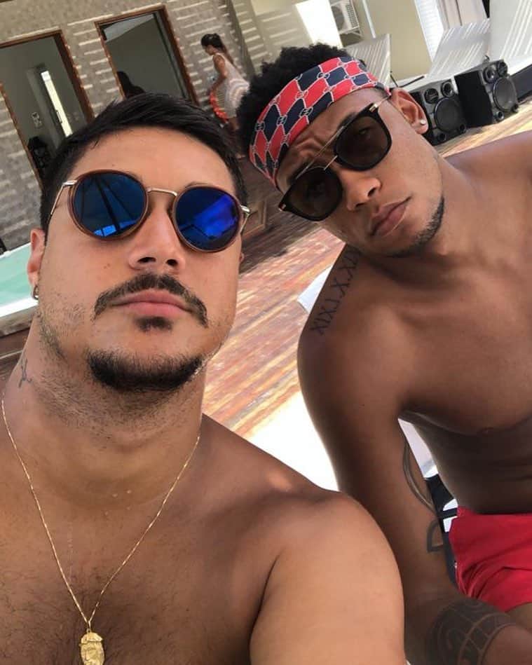 ラファエル・ダ・シルバのインスタグラム：「hoje é dia desse amigo/irmao que a vida me deu, cara de cofianca, fechamento pra todas as horas, tenho você como minha família (vulgo macarras😂) FELIZ ANIVERSÁRIO IRMÃO, so tenho coisas boas a te desejar e saiba que pode contar cmg pra tudo!! Deus te abencoe e ilumine seus passos! te amo #happybirthday @juninhobalbino」