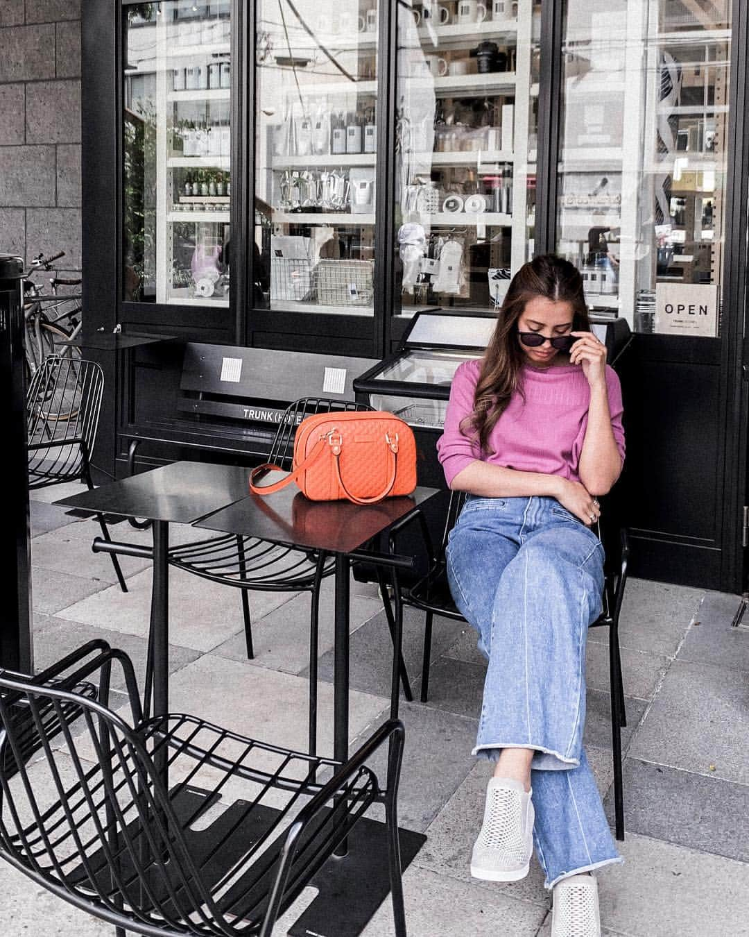 島野ミキさんのインスタグラム写真 - (島野ミキInstagram)「・ ・ tops… #perlepeche denim… #valmuer bag… #GUCCI accessory… @leialoha.accessories  shoes… #deochoadeocho  #デオーチョアデオーチョ のこの靴は インヒールで脚長効果でしかも低反発のインソールだから 履き心地が抜群なの (๑˃̵ᴗ˂̵) @de_ocho_a_de_ocho ・ ・ #shoes#PR#靴#シューズ#ファッション#スニーカーコーデ#トレンド#2019SS#春夏ファッション#スニーカー#コーディネート#コーデ#今日のコーデ#おしゃれさんとつながりたい#靴好きな人とつながりたい#おしゃれな靴#ママコーデ#大人カジュアル#オシャレさんと繋がりたい#trunkhotel#足元倶楽部#あしもと倶楽部#fashion#ootd#bag」3月23日 9時30分 - miki_shimano