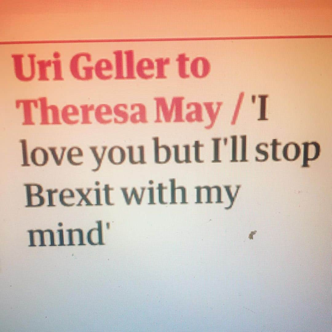 ジョン・キャメロン・ミッチェルさんのインスタグラム写真 - (ジョン・キャメロン・ミッチェルInstagram)「I love politically-active psychics. Even aging ones! #UriGeller」3月23日 9時34分 - johncameronmitchell