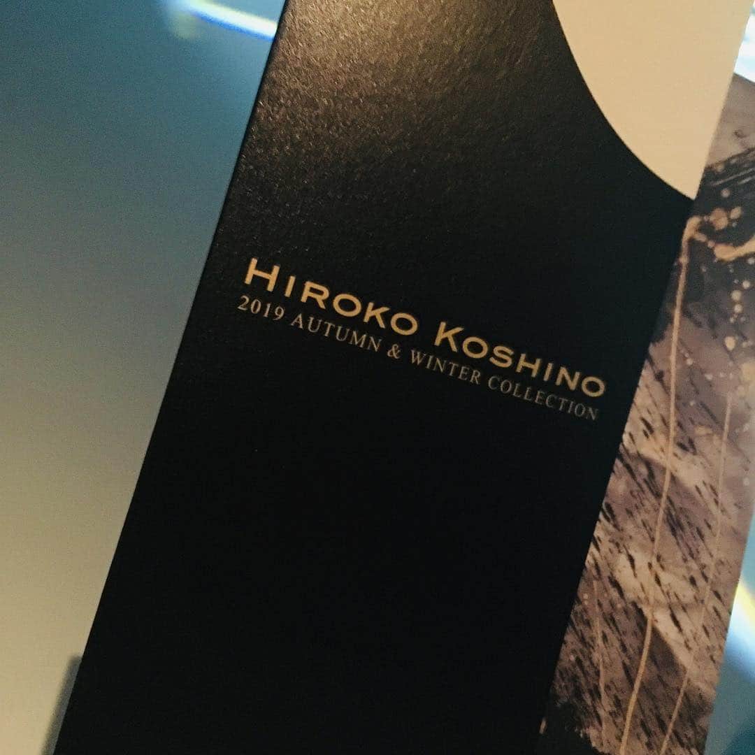 川崎麻世さんのインスタグラム写真 - (川崎麻世Instagram)「恵比寿ガーデンプレイスで開催されたコシノヒロコさんのファッションショーに行って来た‼️シンプルで幻想的な素敵なファッションショーでした😊」3月23日 9時53分 - mayokawasaki