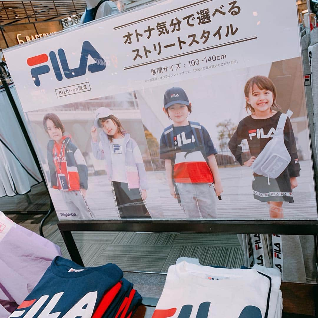 澤野井香里さんのインスタグラム写真 - (澤野井香里Instagram)「100cmからあるキッズサイズ#FILA のストリートスタイル✨﻿ ﻿ 娘にはまだ大きいけど、#親子リンクコーデ もできて可愛い╰(*´︶`*)╯♡ ﻿ ﻿ #FILA #right_on40th #right_onヨドバシ梅田 #大阪 #梅田 #ヨドバシ梅田 #ks_osaka✨ #ks_19✨ #ks_dau #ks_dau_2019 #👶 #0歳 #生後2ヶ月 #娘 #ig_baby #ベビフル #ママリ #コドモノ #関西ママ #京都ママ #女の子ママ #ママライフ #赤ちゃん #赤ちゃんのいる生活 #M🍒_」3月23日 10時15分 - kaori_sawanoi