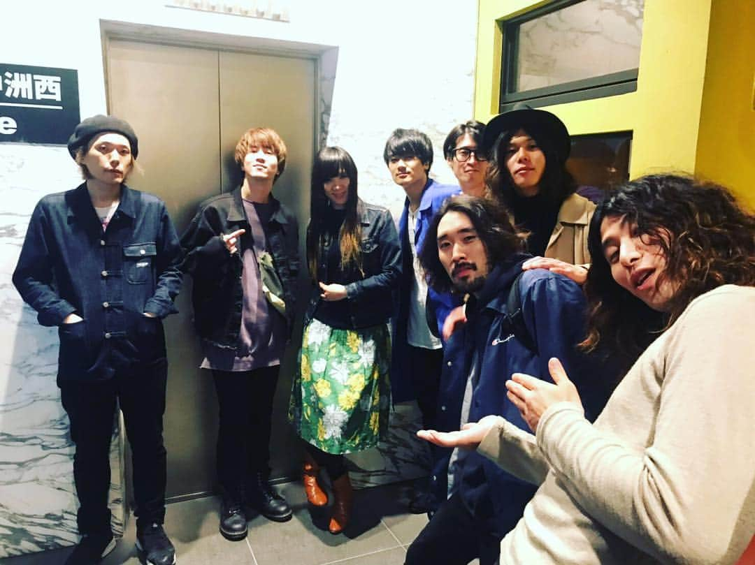 米田貴紀さんのインスタグラム写真 - (米田貴紀Instagram)「a flood of circleの皆さん 2日間ありがとうございました！ 福岡の皆さんもありがとうございました👍✨ #afloodofcircle  #afloodofcircus  #福岡 #福岡insa」3月23日 10時24分 - chone_yoneda