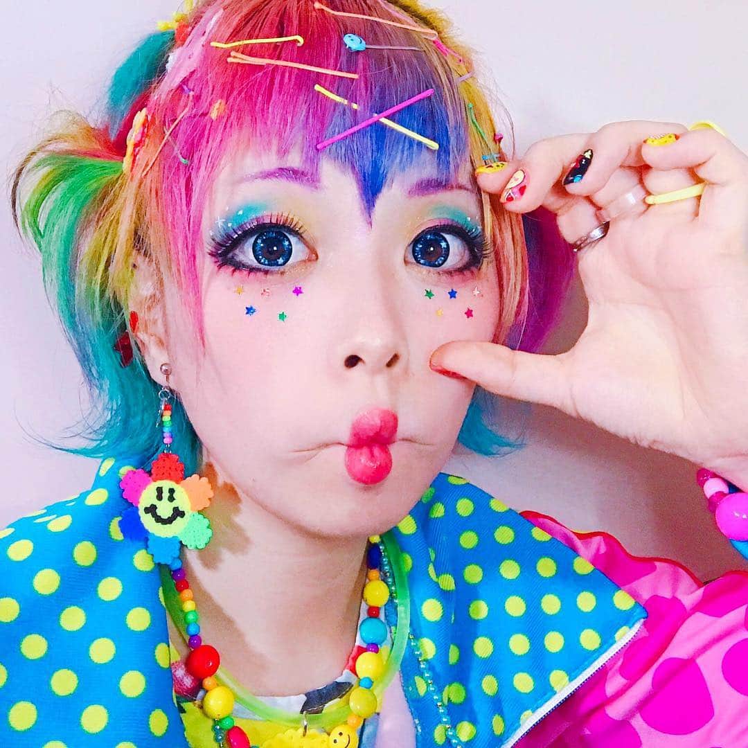 紅林大空さんのインスタグラム写真 - (紅林大空Instagram)「🌈😘🍙 #harajukufashion #kawaiifashion #decorafashion #decoragirl #jfashion #colorful」3月23日 10時28分 - kurebayashiii