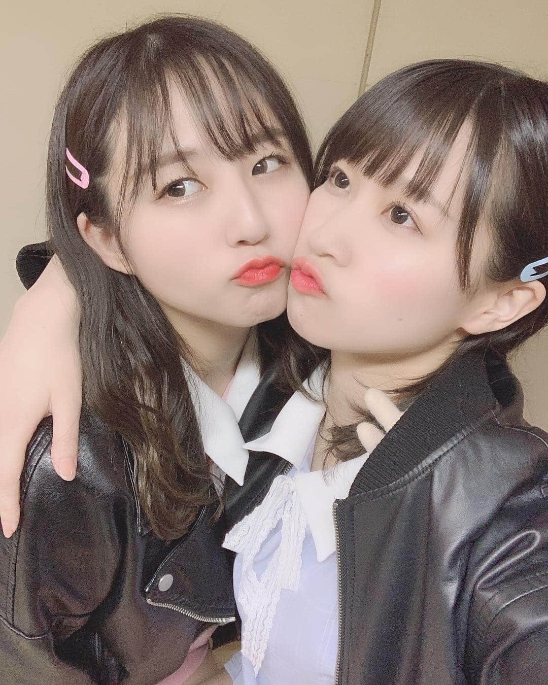八木沙季のインスタグラム：「👭👭 . ぎゅ😙 今日と明日はNHK大阪ホールで モーニング娘。'19さんのオープニングアクト🙏❤️ Lovelys頑張ります！！ . #Lovelys  #nhk大阪ホール  #モーニング娘19 さん #オープニングアクト」