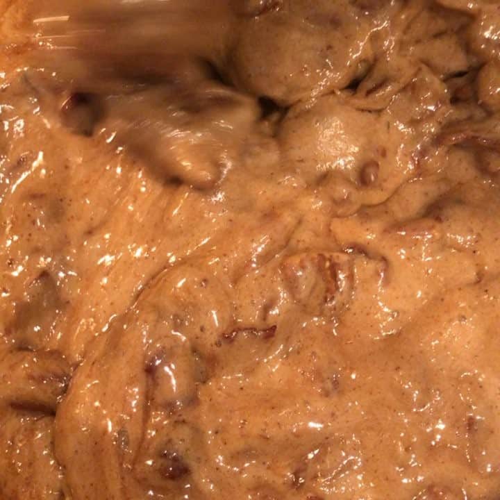 ケリスのインスタグラム：「Cayenne & applewood smoked bacon brittle #kelis #stickyicky #chef @sneakersnstuff @sneakersnstuff_la」