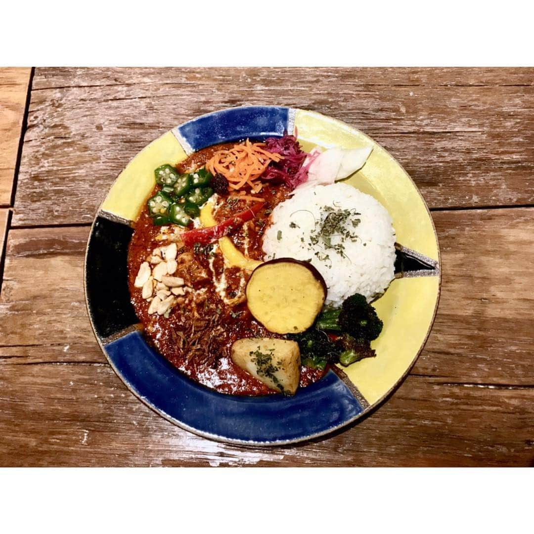 山下耀子さんのインスタグラム写真 - (山下耀子Instagram)「. . 口がおこちゃまなのでチキンカレーでした。 野菜たくさんで美味！ ブロッコリー揚げたらこんなに美味しい！ カレーにオクラはどちゃんくそマッチ！！！ 最高に美味しかった！ . #mikazukicarrysamurai #下北沢 #下北沢カレー #下北カレー」3月23日 10時54分 - twinkleyesy