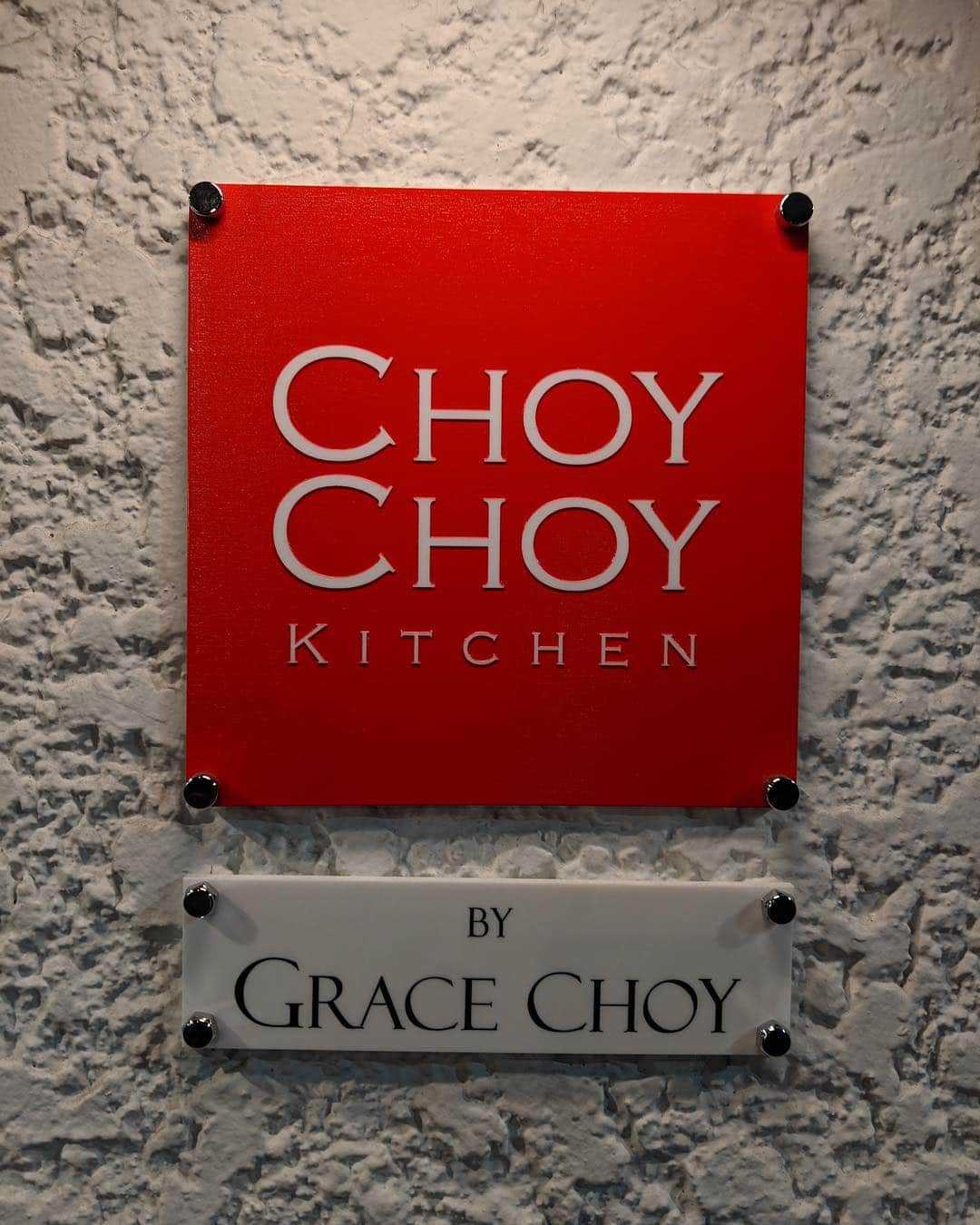 高山都さんのインスタグラム写真 - (高山都Instagram)「昨夜、西麻布にオープンしたCHOY CHOY KITCHENへ。 ここは、香港で著名シェフやセレブたちが通う隠れ家レストランで、日本初上陸なのだそう。 香港の伝統的な家庭料理がコースで楽しめるお店でした。 ホッとする優しめの味付けで、女同士でワイワイ、飲んで食べても、罪悪感少なめなのが嬉しいお料理たち。 それと、ストーリーに載せたら、問い合わせが多かったワンピースは @curensology と @uhruhruhr のコラボのもの。 ストライプのシャツ地なのに、女っぽいシルエットが、会う人会う人に褒められた。」3月23日 11時18分 - miyare38