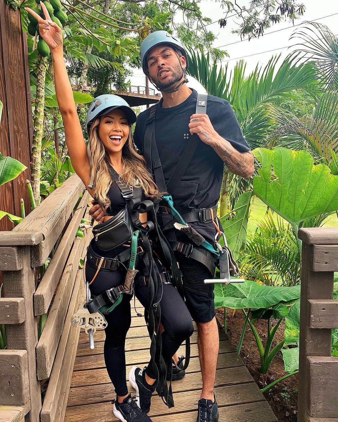 リアン Vのインスタグラム：「New YouTube Video!  First time zip lining in Hawaii with @itsdonbenjamin ! 😱 👀 Youtube: LianeV」