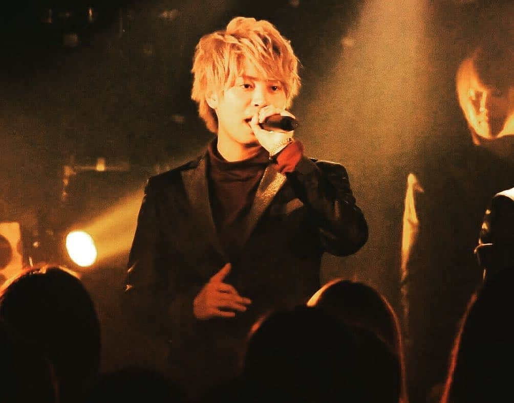 ブレイク☆スルー“５Dさんのインスタグラム写真 - (ブレイク☆スルー“５DInstagram)「3/21 BREAK THROUGH FREE ONE-MAN LIVE -STEP UP- in OSAKA  3月から新体制となり行われたお披露目ライブツアーがついにFINAL ファンの皆様に沢山支えられた今回のツアー。 これから6人の活動にご期待、応援宜しくお願い致します。 . SETLIST Overture (2019ver.) No... MONEY on the GAME Darling ビバビバ Dance! Bounce! MC 果てなき欲望、飽くなき愛。 Beautiful with you Flash  back Head shot!! ハッピー様ー! ENCORE ハッピー様ー! . #BREAKTHROUGH #ブレイクスルー #鯨井俊介 #鐘井佑斗 #吉田涼也 #大咲貴徳 #伊藤純平 #新澤典将 #新体制 #STEPUPTOUR」3月23日 11時23分 - break_through1223