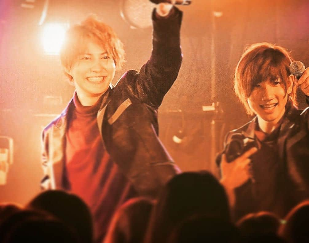 ブレイク☆スルー“５Dさんのインスタグラム写真 - (ブレイク☆スルー“５DInstagram)「3/21 BREAK THROUGH FREE ONE-MAN LIVE -STEP UP- in OSAKA  3月から新体制となり行われたお披露目ライブツアーがついにFINAL ファンの皆様に沢山支えられた今回のツアー。 これから6人の活動にご期待、応援宜しくお願い致します。 . SETLIST Overture (2019ver.) No... MONEY on the GAME Darling ビバビバ Dance! Bounce! MC 果てなき欲望、飽くなき愛。 Beautiful with you Flash  back Head shot!! ハッピー様ー! ENCORE ハッピー様ー! . #BREAKTHROUGH #ブレイクスルー #鯨井俊介 #鐘井佑斗 #吉田涼也 #大咲貴徳 #伊藤純平 #新澤典将 #新体制 #STEPUPTOUR」3月23日 11時23分 - break_through1223