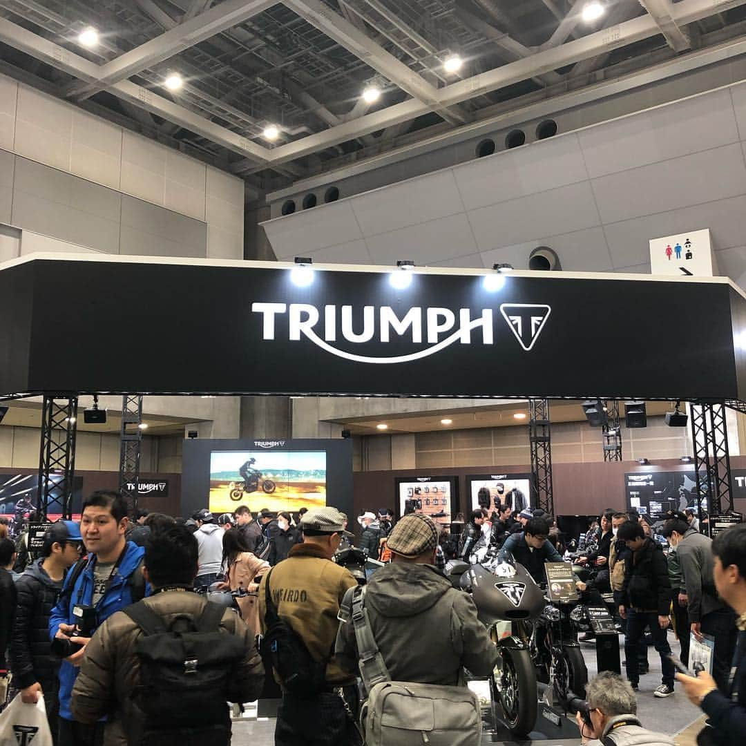 Triumph Motorcycles Japanさんのインスタグラム写真 - (Triumph Motorcycles JapanInstagram)「東モーターサイクルショー2日目始まりました！！ 生憎の天気ですがすでに多くのお客様で賑わってます！ 皆様のご来場をお待ちしております。 #トライアンフ #トライアンフいいね #理想のライドがそこにある #東京モーターサイクルショー2019 #バイク好きな人と繋がりたい #バイク女子」3月23日 11時27分 - triumph_motorcycles_japan