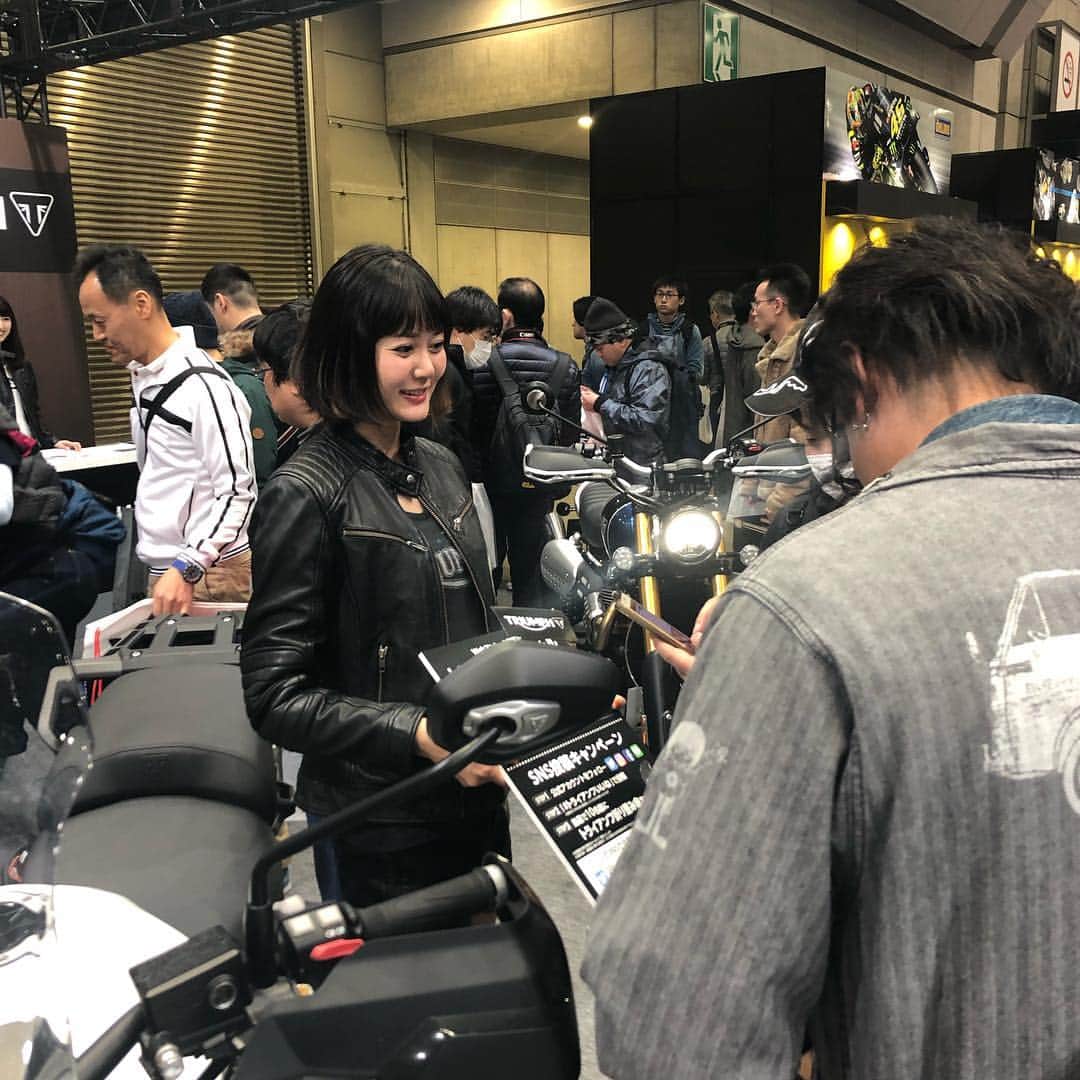 Triumph Motorcycles Japanさんのインスタグラム写真 - (Triumph Motorcycles JapanInstagram)「東モーターサイクルショー2日目始まりました！！ 生憎の天気ですがすでに多くのお客様で賑わってます！ 皆様のご来場をお待ちしております。 #トライアンフ #トライアンフいいね #理想のライドがそこにある #東京モーターサイクルショー2019 #バイク好きな人と繋がりたい #バイク女子」3月23日 11時27分 - triumph_motorcycles_japan
