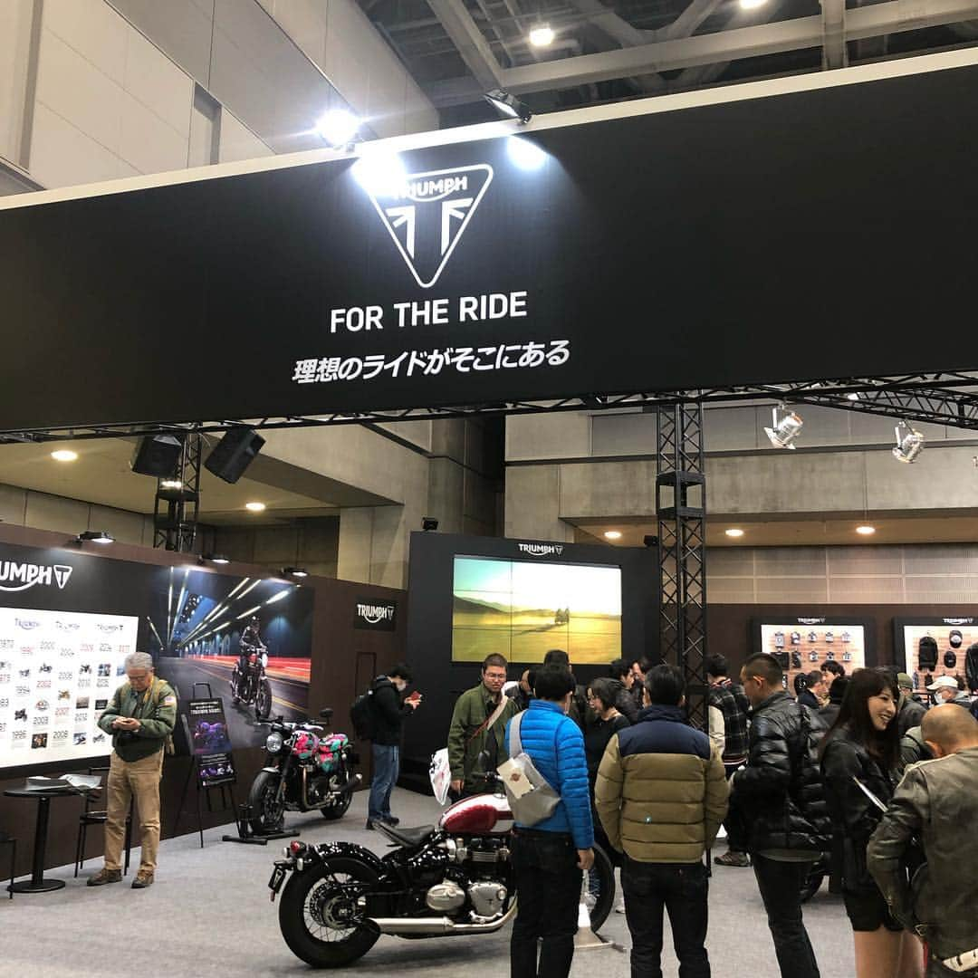 Triumph Motorcycles Japanさんのインスタグラム写真 - (Triumph Motorcycles JapanInstagram)「東モーターサイクルショー2日目始まりました！！ 生憎の天気ですがすでに多くのお客様で賑わってます！ 皆様のご来場をお待ちしております。 #トライアンフ #トライアンフいいね #理想のライドがそこにある #東京モーターサイクルショー2019 #バイク好きな人と繋がりたい #バイク女子」3月23日 11時27分 - triumph_motorcycles_japan