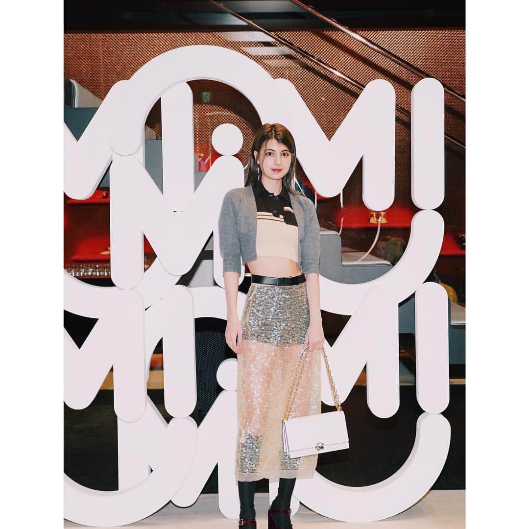 のインスタグラム：「MIUMIU × @mmparisdotcom . 🌷🌷🌷🌷🌷🌷🌷🌷🌷🌷🌷🌷🌷🌷🌷 Tシャツにペイントしてもらった！ #emiuticons」