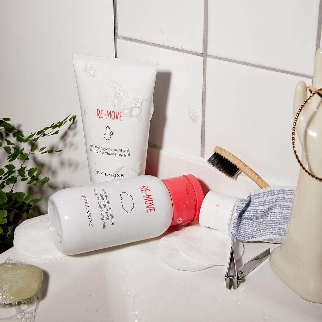 Clarins Méxicoさんのインスタグラム写真 - (Clarins MéxicoInstagram)「¡Dale un refresh a tu piel! Con la leche micelar desmaquillante y el gel limpiador RE-MOVE, descontamina y purifica tu rostro gracias a su complejo vegetal. ¡Así comenzarás y terminarás tu día con una piel sana y bonita! . .  #vivoclarins #myclarins #energy #skincare #beauty #new #rutinadebelleza #naturalskincare #greenbeauty #vegan」3月23日 11時51分 - clarinsmx