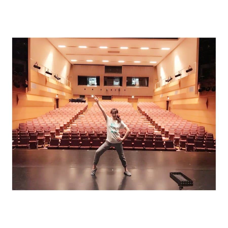 音月桂さんのインスタグラム写真 - (音月桂Instagram)「「紀伊國屋サザンシアターTAKASHIMAYA」 よくお芝居を観に来るこの劇場は どこか温かくてフワッと包み込んでくれるようで大好きなのです☺︎ いつも客席から見ていたこの舞台に立つことができて、 またひとつ 私の宝物が増えました。。 今度はお芝居で立てますように♡ #life_size #20th #anniversary #solo #live #紀伊國屋サザンシアターTAKASHIMAYA」3月23日 12時00分 - keiotozuki_official
