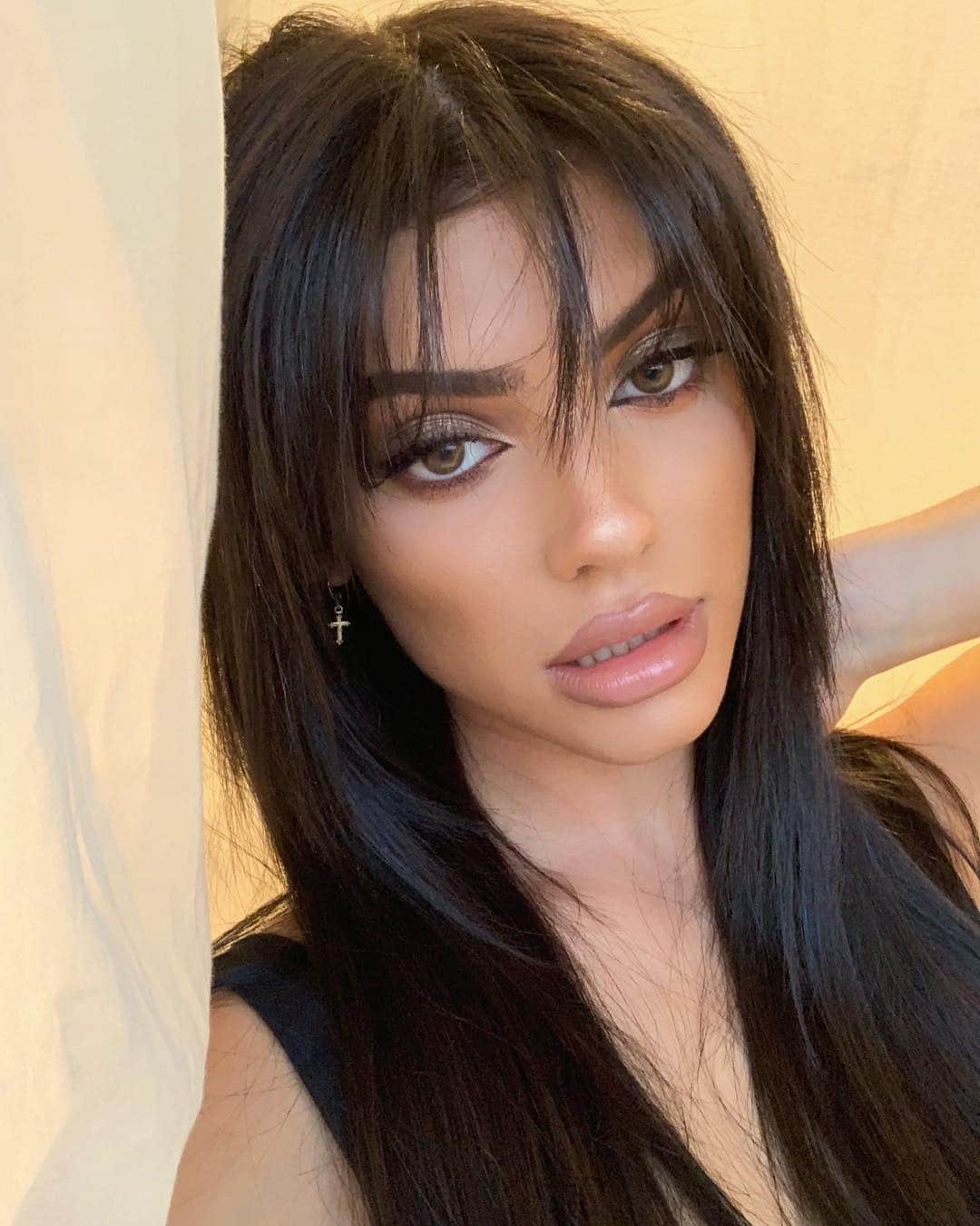 ケルシーのインスタグラム：「that @makeupbysamuel beat」