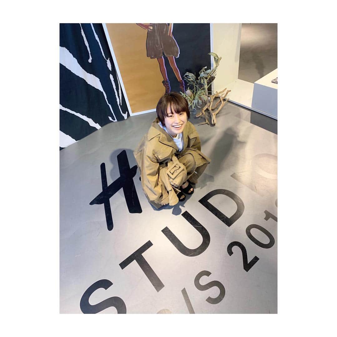 高橋愛さんのインスタグラム写真 - (高橋愛Instagram)「ㅤㅤㅤㅤㅤㅤㅤㅤㅤㅤㅤㅤㅤ ㅤㅤㅤㅤㅤㅤㅤㅤㅤㅤㅤㅤㅤ H&M STUDIO の新作が とーーっても可愛くって お店でいっぱい買っちゃった❤️ ㅤㅤㅤㅤㅤㅤㅤㅤㅤㅤㅤㅤㅤ 早くあったかくなって 欲しいな〜🌞 ㅤㅤㅤㅤㅤㅤㅤㅤㅤㅤㅤㅤㅤ 2枚目は @sakisugai さんが 撮ってくださってるところ😂💗 ㅤㅤㅤㅤㅤㅤㅤㅤㅤㅤㅤㅤㅤ  #hm #hmstudio #family #love」3月23日 11時56分 - i_am_takahashi