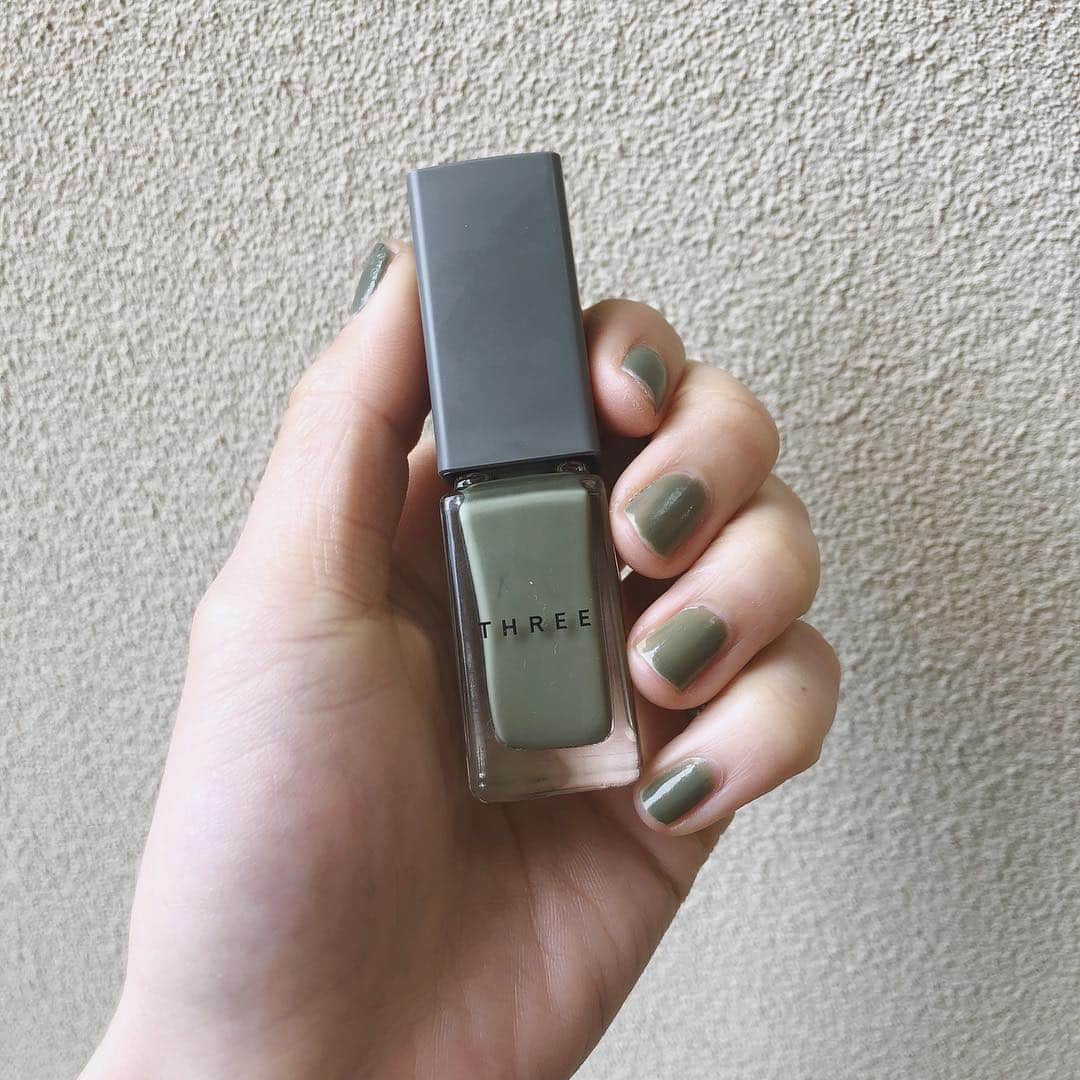 村田倫子さんのインスタグラム写真 - (村田倫子Instagram)「抹茶色〜。 はじめてスリーのネイル買ってみました。 @threecosmetics」3月23日 12時10分 - rinco1023