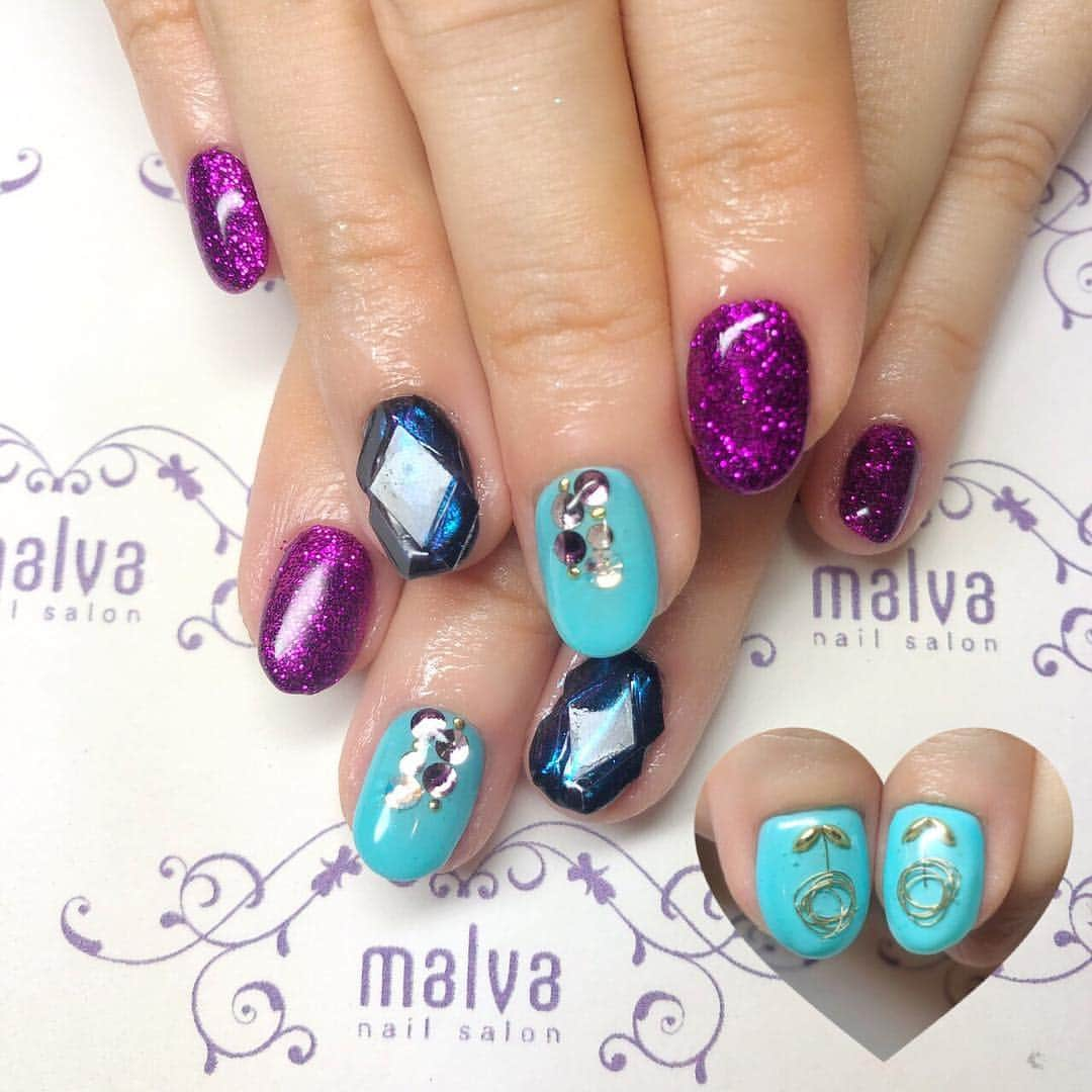 nailsalon malva（ネイルサロンマルヴァ）さんのインスタグラム写真 - (nailsalon malva（ネイルサロンマルヴァ）Instagram)「お客様宝石ネイルキャンペーン💎こちらはカット面が綺麗に見える濃いめの宝石ネイルに、ストーンアートとラメを合わせたデザインです✨ お客様ご自身でカスタマイズできる内容となっておりますので是非ご利用ください♡ nailsalon malva 🌙原宿店℡0354747955 原宿LINE@xes6130d 🌙梅田店℡0661363611 梅田LINE@icp1611b オンライン予約はHPより http://www.malvanail.com  #malva#マルヴァ#ネイル#gelnail#nail#nails#naildesign#ジェル#gel#ジェルネイル#東京#大阪#原宿#梅田#nailsalon#ネイルサロン#ネイルケア#ネイルチップ#森絵里香#malvaネイル#malvanail#ネイリスト募集#美甲#指甲#宝石ネイル #宝石カットネイル」3月23日 12時20分 - malva_nail