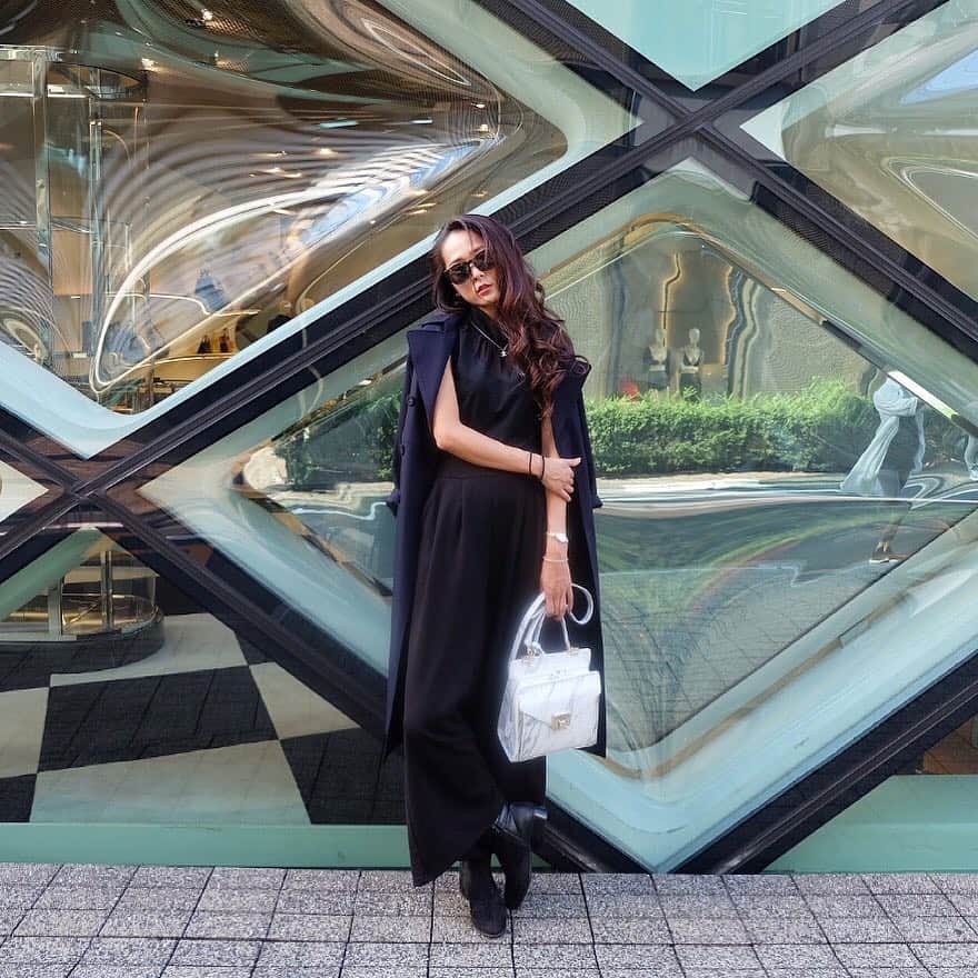 のインスタグラム：「ootd♥ #🌸🌸🌸 歩いてるとすぐ暑くなるから困る☺︎☺︎笑 代謝ばくはつ。 #burberry #fashion #spring .」