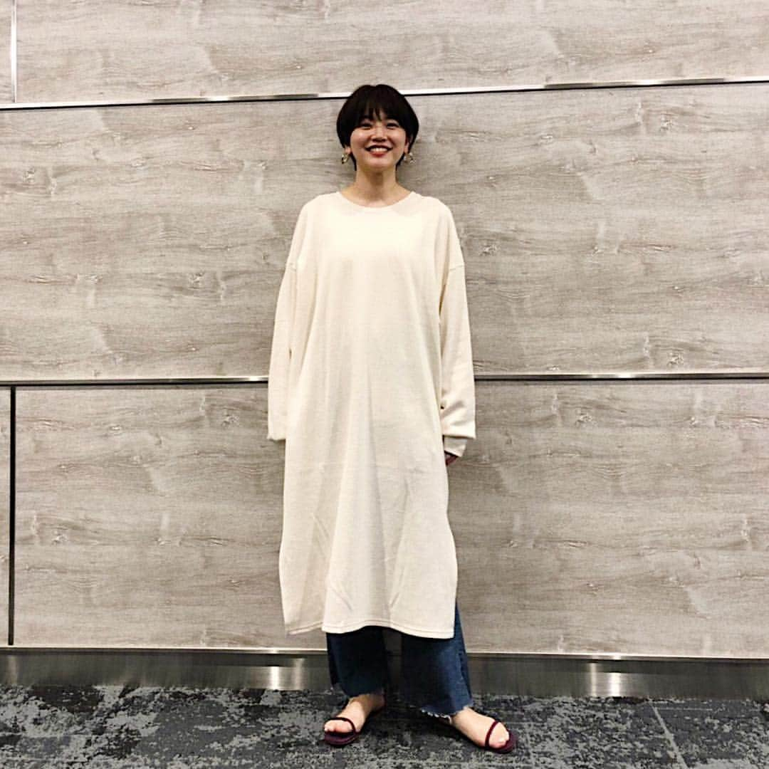 Ungrid staff snapさんのインスタグラム写真 - (Ungrid staff snapInstagram)「. "ペリエ千葉店 RINA 159cm" . ルーズシルエットのワンピース ワッフル素材なので立体的なシルエットが◎ カジュアルにデニム合わせがオススメ👖 . #ボリュームハニカムカットワンピース オフホワイト ¥7,452(tax in) . #スリットフレアデニム 24インチ ¥17,280(tax in) . @ungrid_staffsnap #TOPページURLよりチェック✔︎ . #ungrid #ungriddenim #ungrid_staffsnap #ungriddenim #denim #code #staff  #ワンピース #コーデ #スタッフ #デニム」3月23日 12時33分 - ungrid_staffsnap