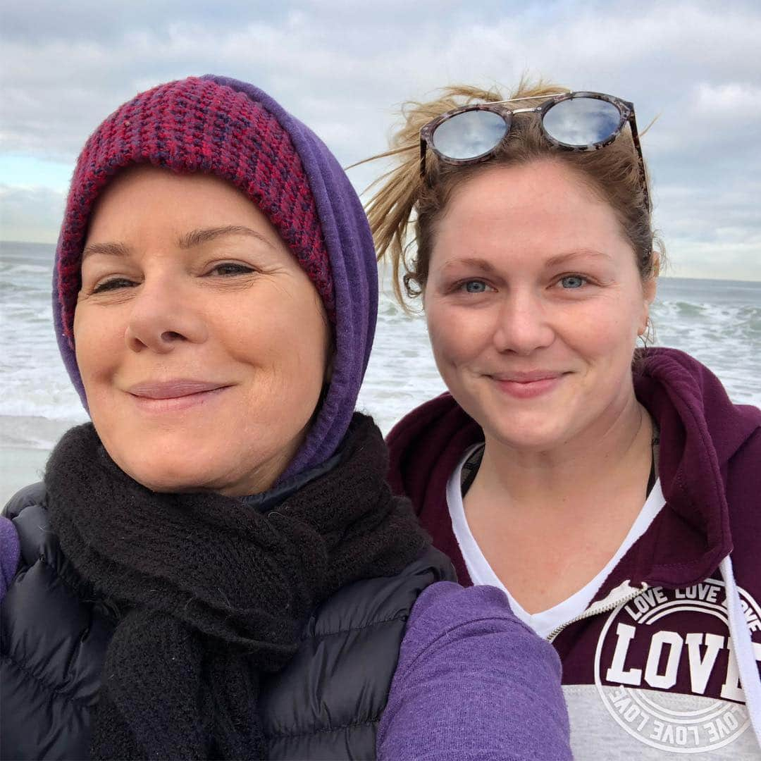 マーシャ・ゲイ・ハーデンさんのインスタグラム写真 - (マーシャ・ゲイ・ハーデンInstagram)「Not representing NYC VERY WELL! Some were jogging w o shirts on beach this morning. WE Bundled up! Thanks to @bridginoodle for inspiring me every day to work out!」3月23日 12時46分 - mgh_8