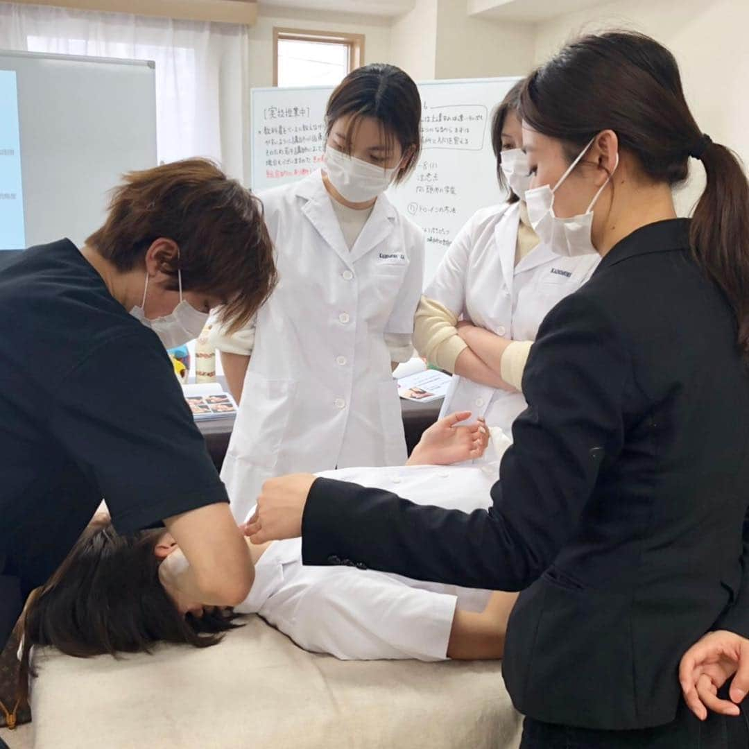 角森脩平さんのインスタグラム写真 - (角森脩平Instagram)「. 今月もKADOMORI グローバルアカデミー🌍 中国から日本の技術を学びに‼︎ @kadomori_kogao  #KADOMORI#美容针灸#ハリネズミ美容鍼#刺猬美容针灸#小顔矯正#小颜矫正#小颜整骨 #痩身#瘦身#骨盤矯正#骨盆矫正#美脚矯正#美腿矫正#美容針#美容针灸#小顔術#小颜术#整顔矯正#整颜矫正#面部矫正#頭蓋骨矯正#颅骨矫正#日本の技術を世界へ」3月23日 12時53分 - kadomori570731