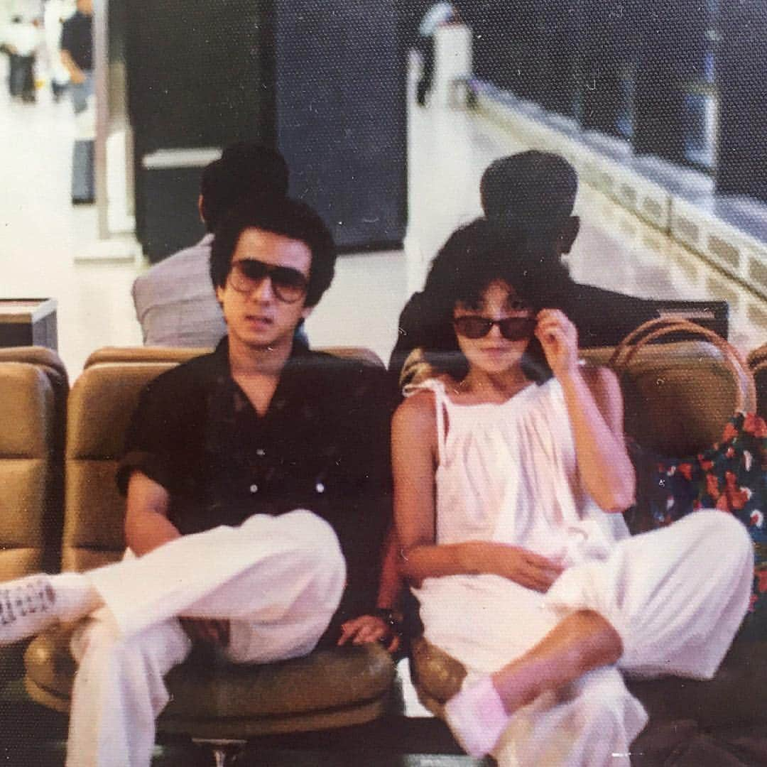 柏木作夢さんのインスタグラム写真 - (柏木作夢Instagram)「My Dad & Mam.  #family #dad #mam #father #mother #tbt #fff #oldpic #airport」3月23日 12時55分 - samukashiwagi