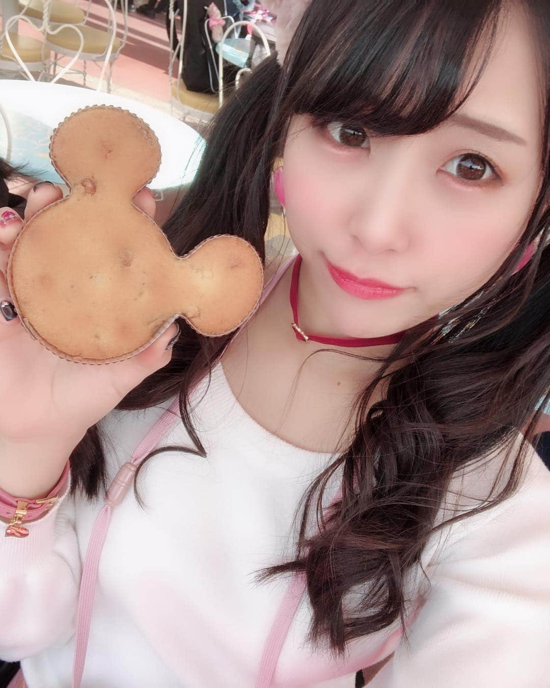 のインスタグラム：「おはくま🐻 . . #おはよう #gm #goodmorning #おはくま #日々の出会いに感謝 #バクステ外神田一丁目 #いっちょめ #アイドル #idol #일본 #아이돌 #アイドルボウラー #Pリーガー #プロボウラーになりたい #instagood #followme #kawaii #makeup #beauty #黒髪 #tdl #東京ディズニーランド #disneyland #🐭🏰 #ディズニーランド #シェリーメイ #バナナマフィン #すきぴ」