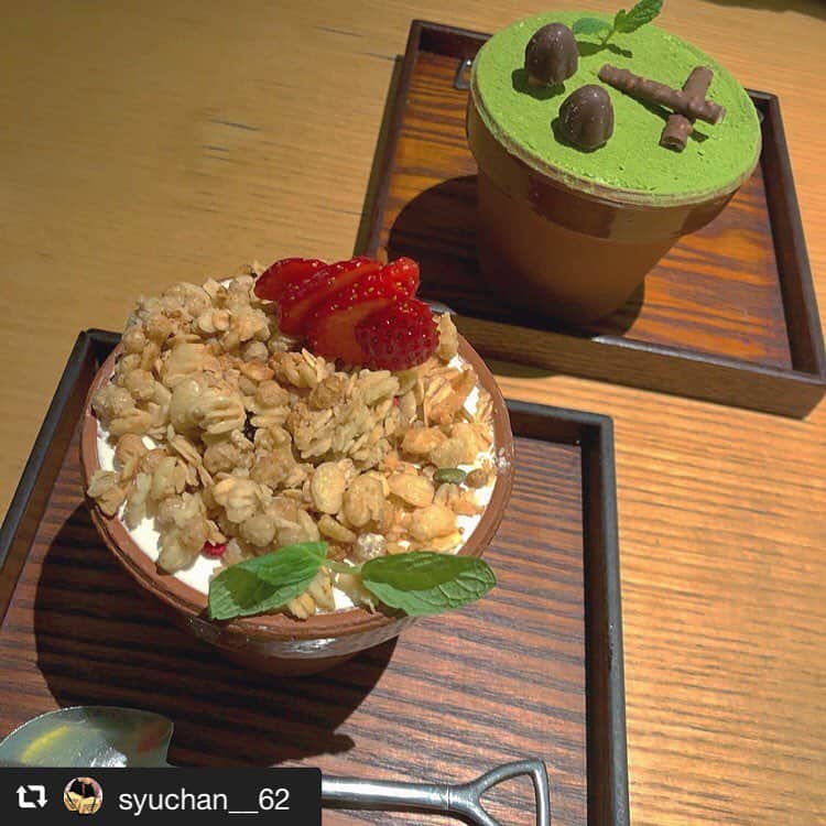 ハレノヒのインスタグラム：「#repost @syuchan__62 via @PhotoAroundApp  結構前から食いたいって思っててやっと行けた〜 ショートケーキ大好きな私にとって最高の食べ物 スプーンもスコップで可愛い欲しい めっちゃうまかったァンゴ また行こうね🙆🏼‍♀️ ・ #ハレノヒ #ハレノヒカフェ #植木鉢 #植木鉢ティラミス #植木鉢スイーツ #新宿 #新宿カフェ #fff #lfl #いいね返し #いいね返しは絶対 @syuchan__62様 ご来店ありがとうございます😊お写真も嬉しいです♪ #ルミネエスト新宿#嬉しい#フラワーポット」