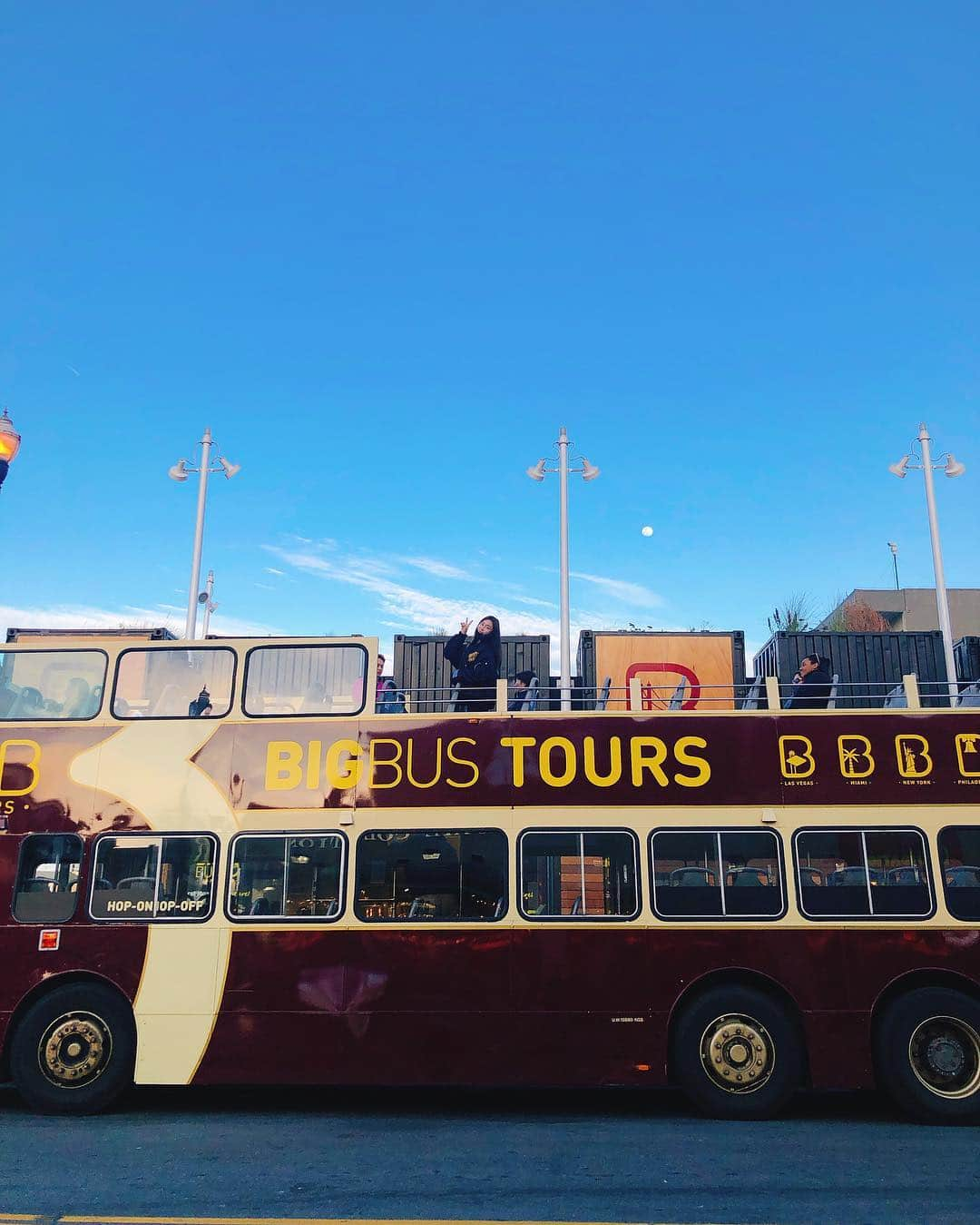 チェ・スルギさんのインスタグラム写真 - (チェ・スルギInstagram)「- San francisco🇺🇸 . . Union square Big bus🚌 . . 밤에 더 멋있는 유니온스퀘어광장  이층버스타고  바람싸대기맞으면서 추워죽을뻔 한  빅버스투어」3月23日 13時04分 - angel9028