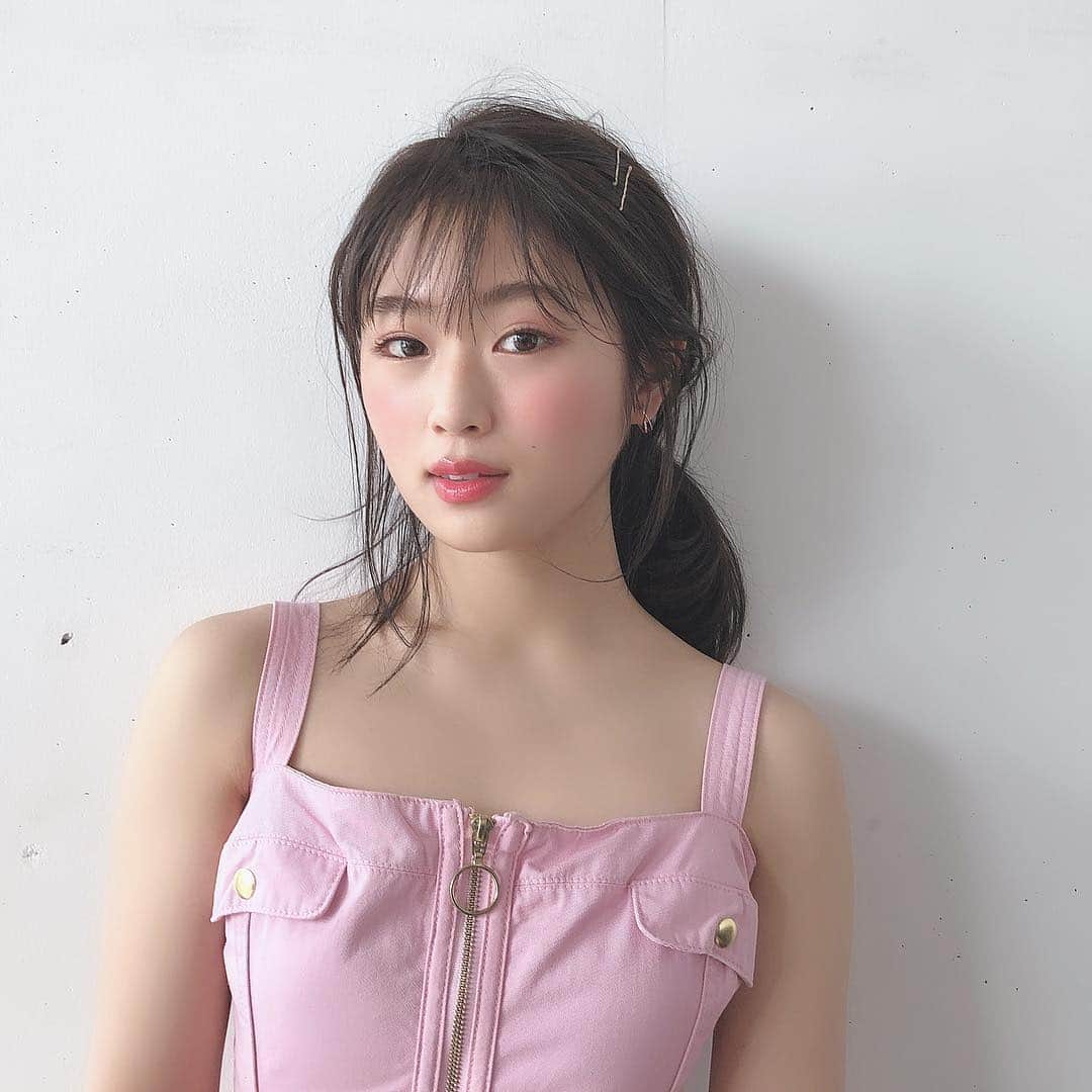 渋谷凪咲さんのインスタグラム写真 - (渋谷凪咲Instagram)「ViVi🌷 . 発売中です！ . なんと今回、メイク企画で @paku_chan さんに メイクして頂きました☺️ . . この写真は、『 #ヘルシーなエロ に #ピュアな可愛さ』 メイクです☺️ . . なんだか照れちゃいます、、☺️💕 . 普段の私とは一足違う、私を見て下さい、、💗 . . #vivi #メイク企画 #藤田ニコル さん表紙が目印です！ #私の名前も表紙に載ってるの嬉しいなあ☺️ #見て欲しいなあ #NMB48 だなあ」3月23日 13時07分 - nagisa_nikoniko
