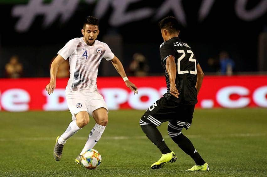 サッカーチリ代表チームさんのインスタグラム写真 - (サッカーチリ代表チームInstagram)「Fin de partido en San Diego. Caímos ante @miseleccionmx por 3-1.  Ahora a pensar en el siguiente amistoso con @usmnt 🇺🇸 ¡A seguir trabajando, #LaRoja 🇨🇱! 📸Fotografías: @parrazagal / Comunicaciones @anfpchile」3月23日 13時13分 - laroja