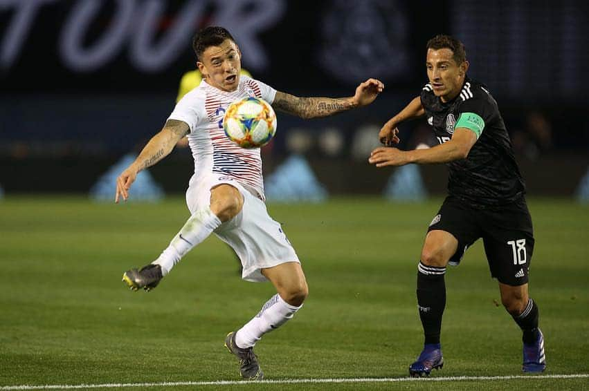 サッカーチリ代表チームさんのインスタグラム写真 - (サッカーチリ代表チームInstagram)「Fin de partido en San Diego. Caímos ante @miseleccionmx por 3-1.  Ahora a pensar en el siguiente amistoso con @usmnt 🇺🇸 ¡A seguir trabajando, #LaRoja 🇨🇱! 📸Fotografías: @parrazagal / Comunicaciones @anfpchile」3月23日 13時13分 - laroja