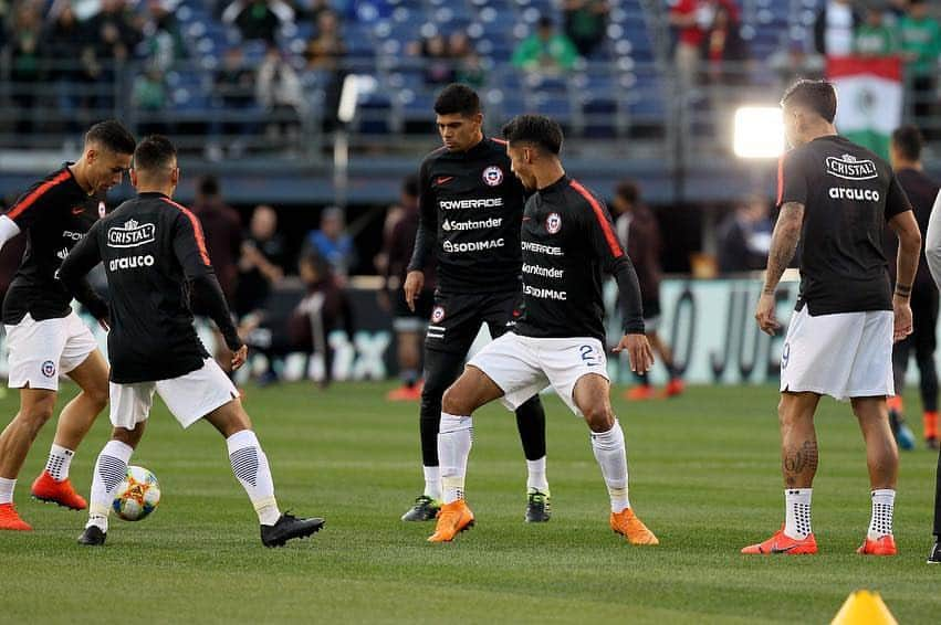 サッカーチリ代表チームさんのインスタグラム写真 - (サッカーチリ代表チームInstagram)「Fin de partido en San Diego. Caímos ante @miseleccionmx por 3-1.  Ahora a pensar en el siguiente amistoso con @usmnt 🇺🇸 ¡A seguir trabajando, #LaRoja 🇨🇱! 📸Fotografías: @parrazagal / Comunicaciones @anfpchile」3月23日 13時13分 - laroja