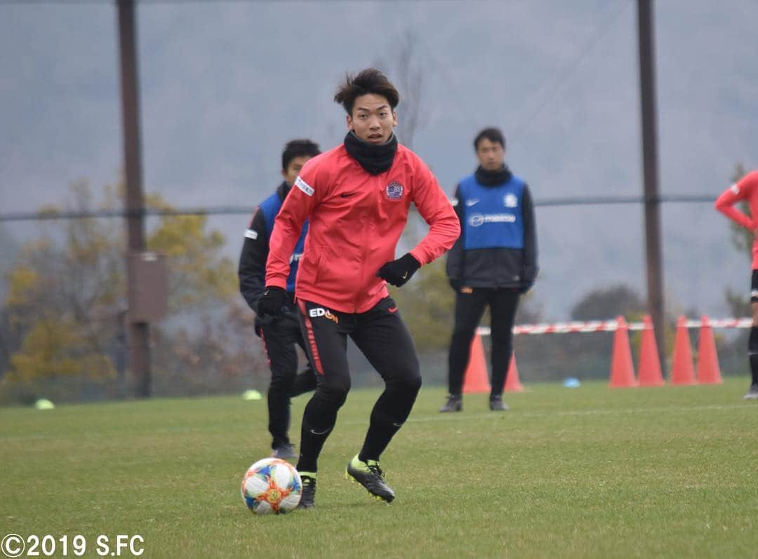 サンフレッチェ広島さんのインスタグラム写真 - (サンフレッチェ広島Instagram)「休日の本日も吉田サッカー公園でトレーニング⚽ リーグ再開に向けて熱のある練習が続いています💪 #エミル・サロモンソン選手 #井林章選手 #川辺駿選手 #ハイネル選手 #荒木隼人選手 #パトリック選手 #野津田岳人選手 #sanfrecce #ICHIGAN」3月23日 13時14分 - sanfrecce.official